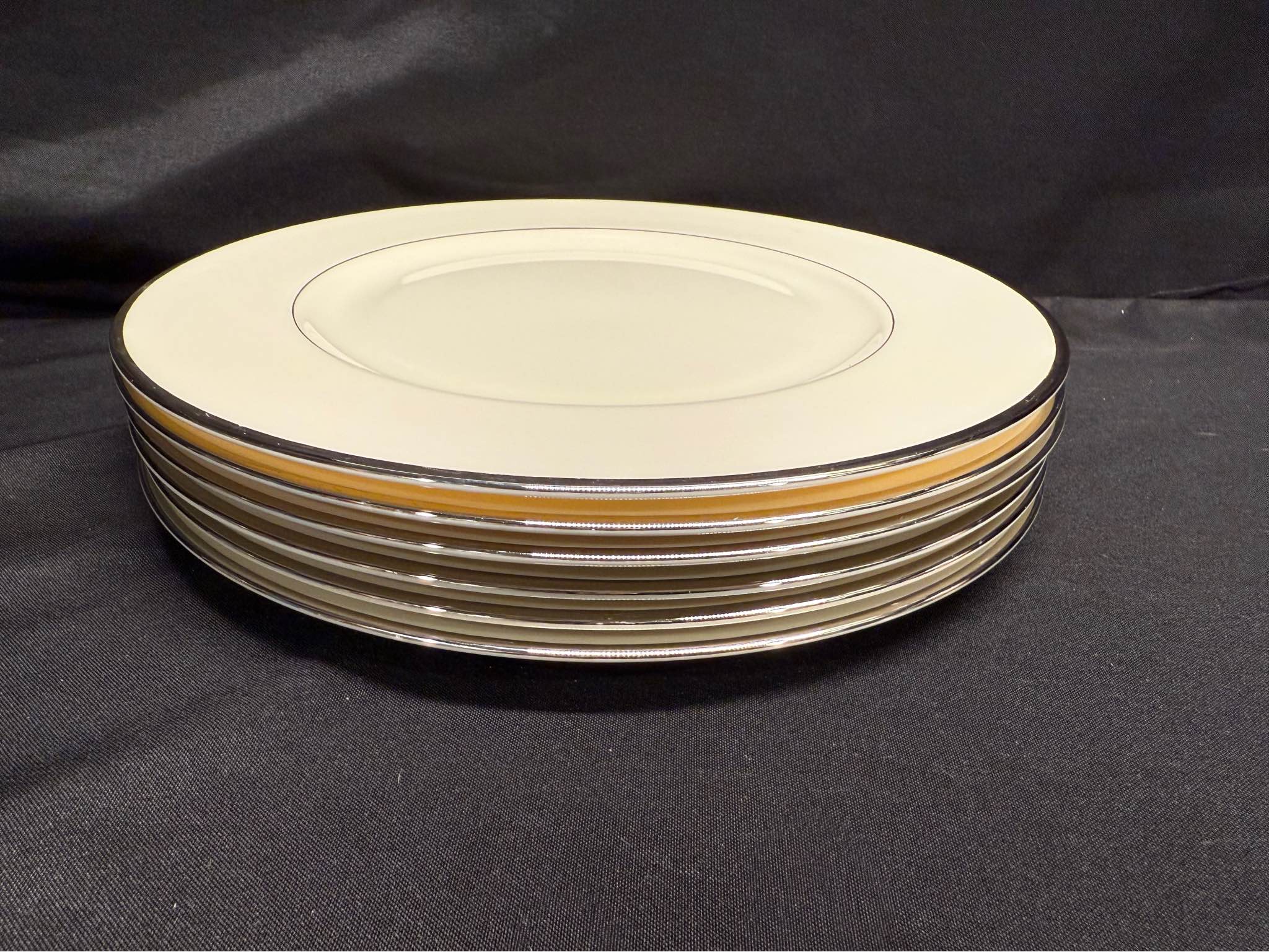 CIROA LUXE Porcelain With Metallic Gold Accent 10 1/2 Dinner Plates Set Of 4