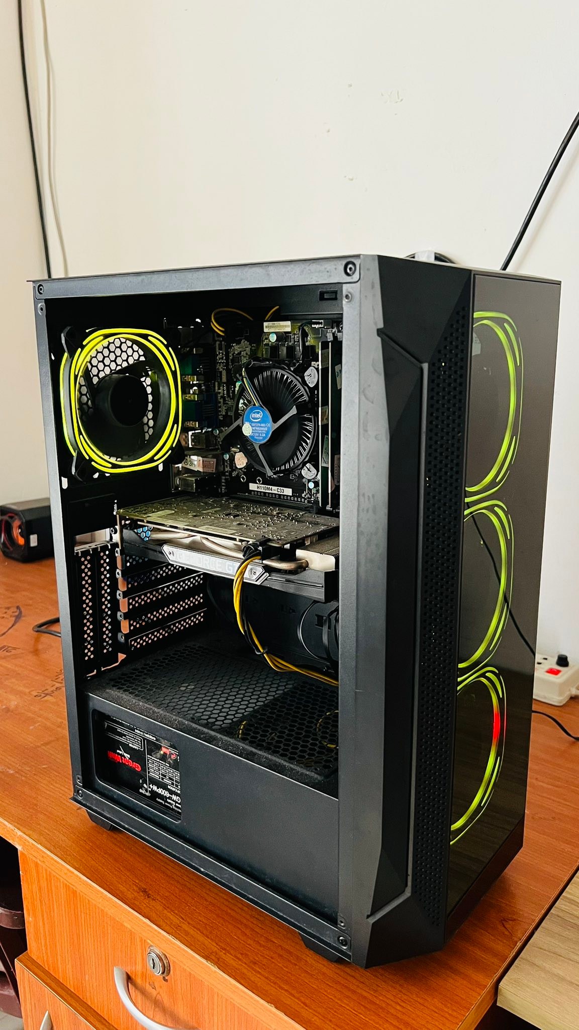 CPU Intel Core i3-10105F 3.70GHz CPU VGA 1070 GlGABYTE តំលៃ939$ CPU i5 9400 Ram 8G RGB HDD 1TB. +