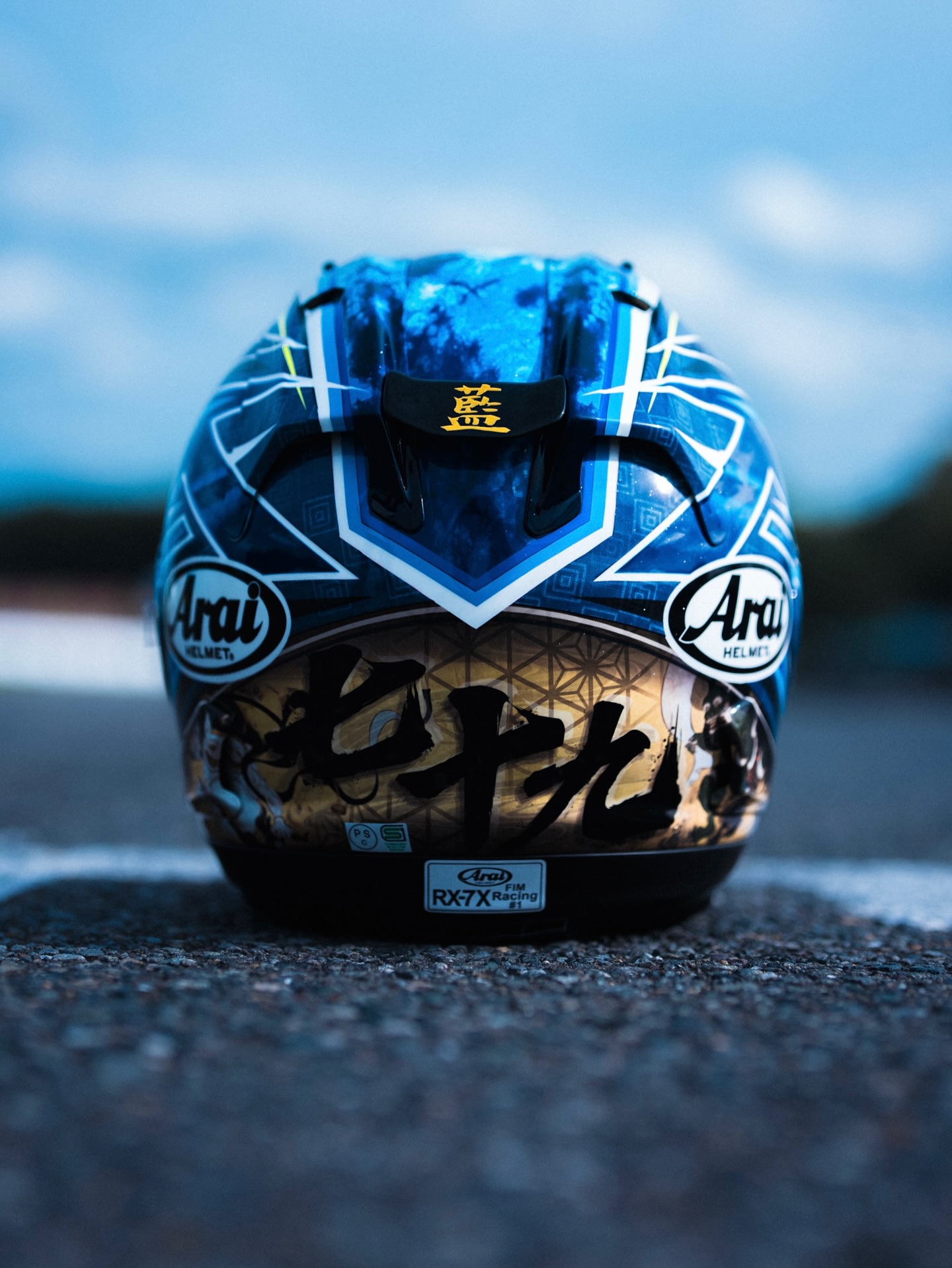 best japanese motorcycle helmet TT&CO. TOECUTTER SG/DOT 70's LINE OLD GOLD SMALL FULL FACE / DOT STANDARD  TT AND CO GLOBAL kabuto f17 gp mips racing full face helmetkabutos exclusive aerodynamic technologykabutos exclusive aerodynamic racing motorcycle full face helmet the structure reduces the force of the helmet to lift up by disturbing the airflow on the top of the helmet Nitek P1 Glossy White Japan