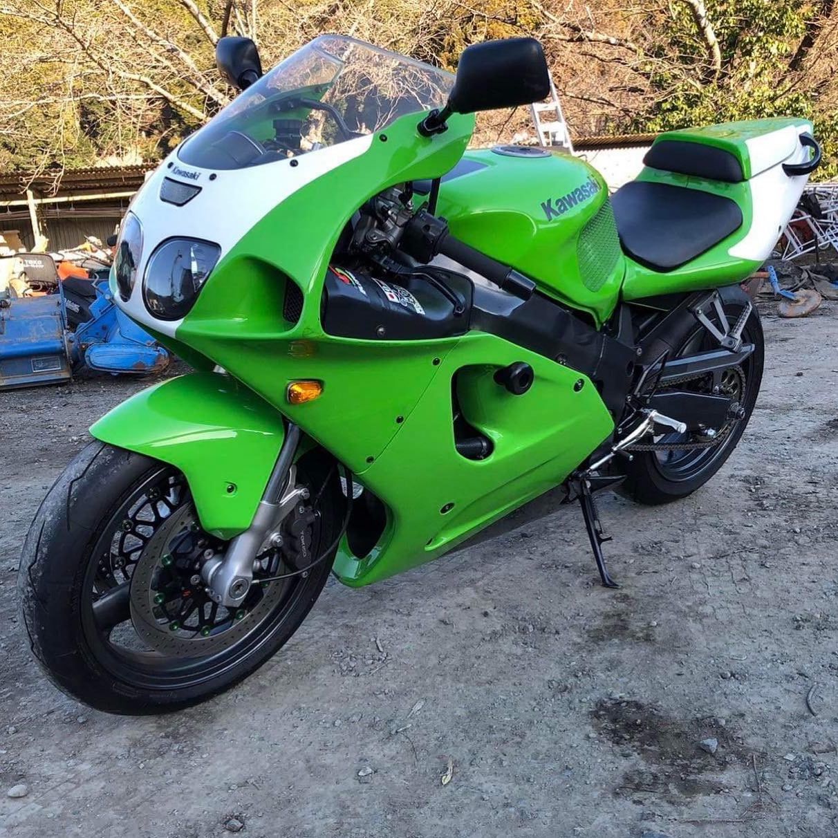 The Kawasaki Ninja ZX-7R stands as a 90s superbike icon