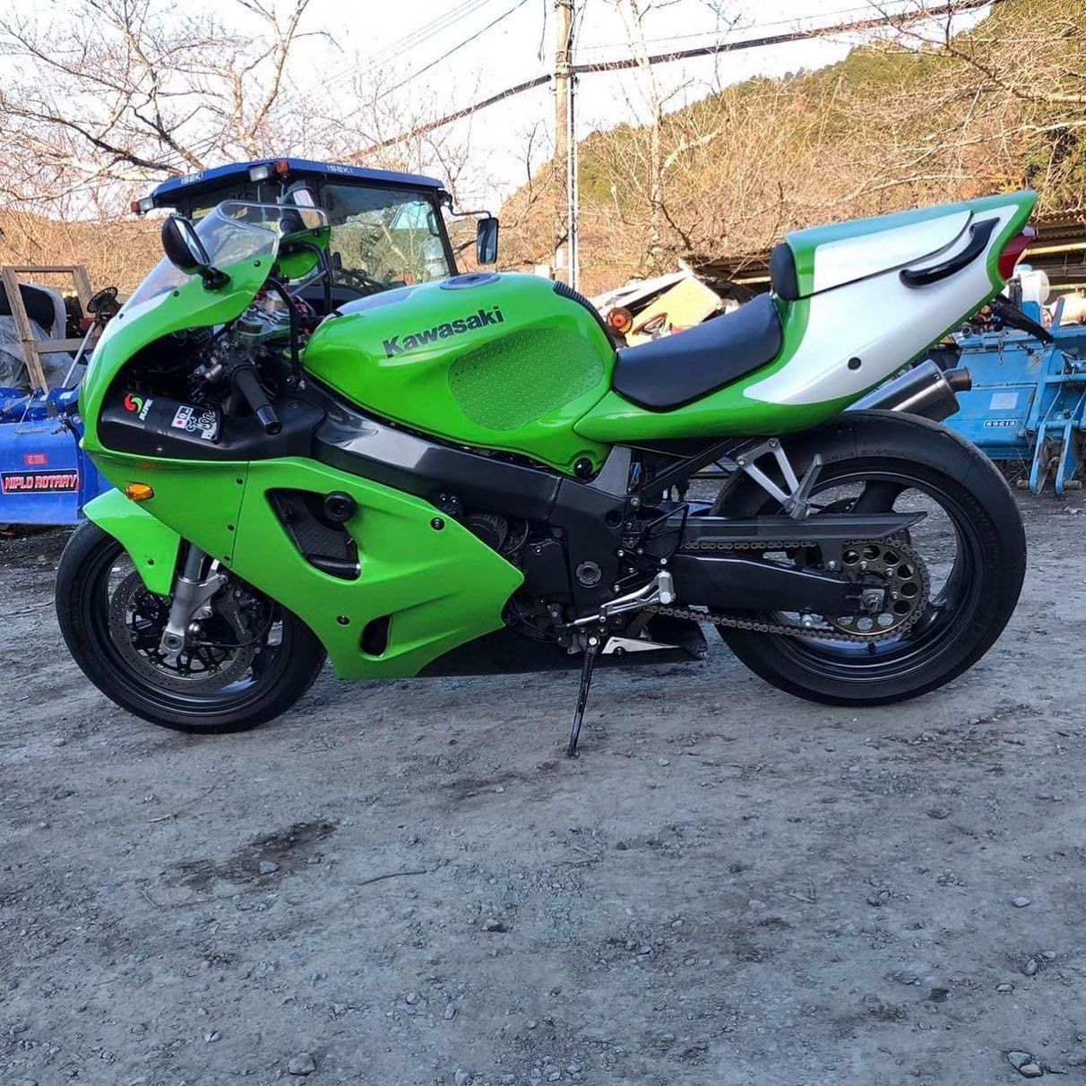 The Kawasaki Ninja ZX-7R is a timeless track weapon, combining