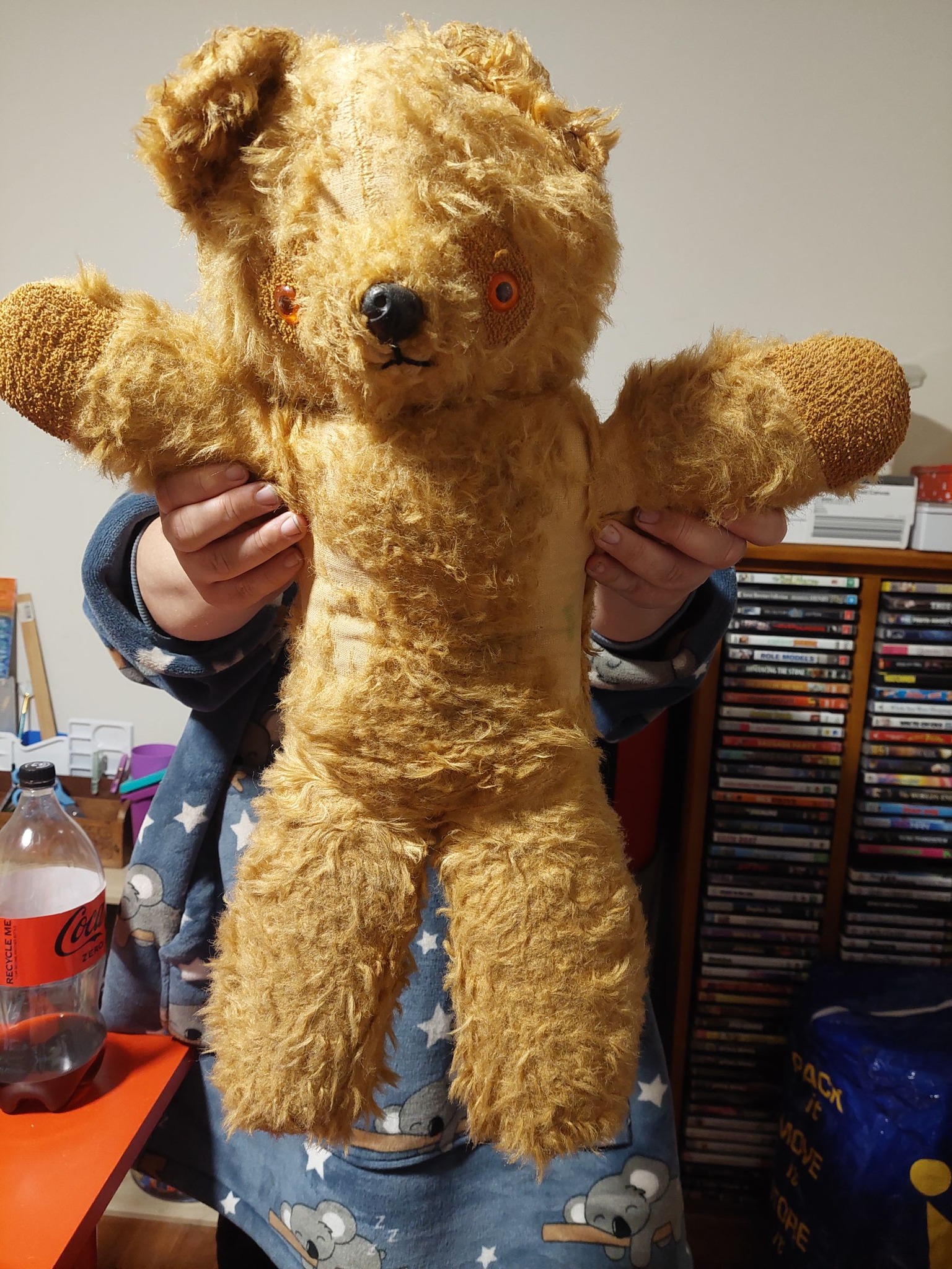 Identifying a vintage childhood teddy bear from 1974