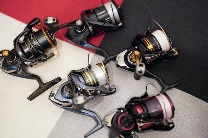 abel 0 fly fishing reel TR - Basic Black solid Is The Yellow Boxfish Size:8/0 - 6 pk. yielding a clean look
