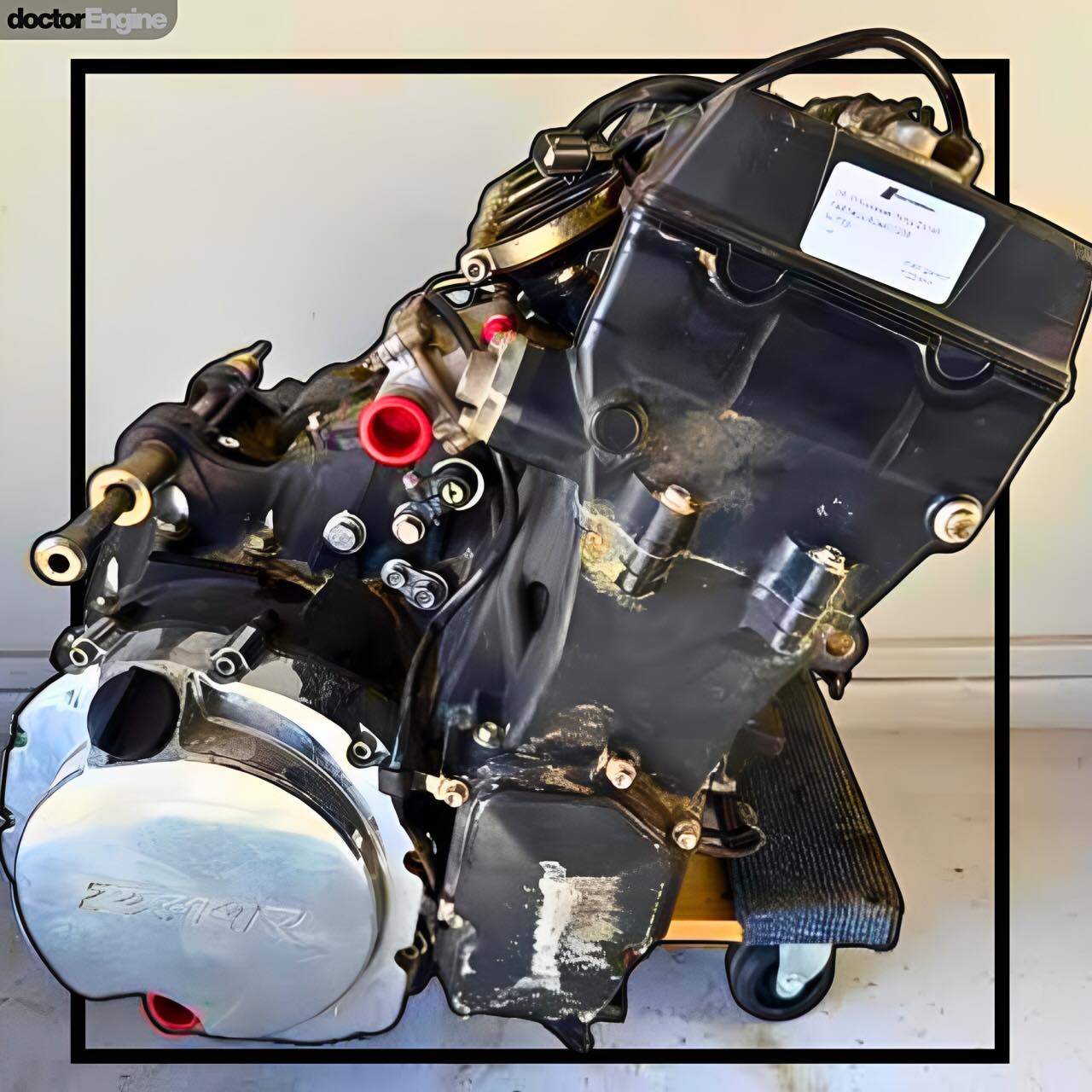 サトウ The image shows an engine from the powerful Kawasaki Ninja ZX-14R