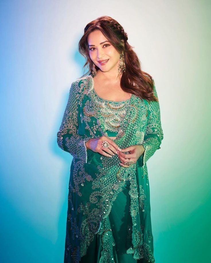 madhuri green dress Dixit Outfit Me Beautifull Lag Rahi Hai Dance Deewane Set Pe Nazar Aayi.📸🥰 #madhuridixit #celebrity #dancedeewane2 #dancediwane #viralpage #viral_video | Bollywood Society la-petite-garconne