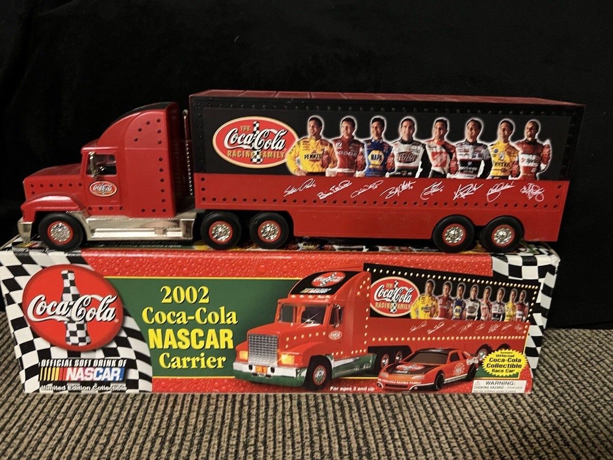Saliendo con cargamento de Coca-Cola en el poderoso Ford LTL 9000