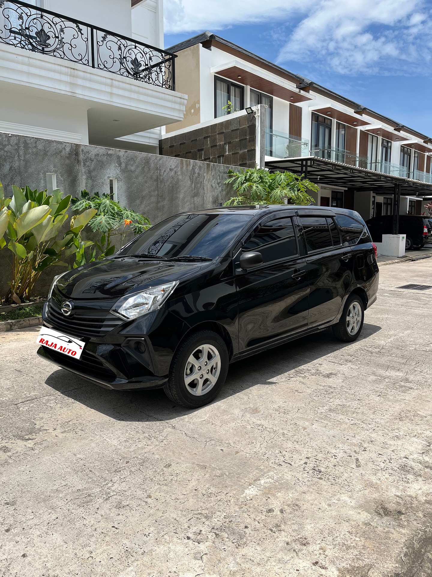 Raja Auto Showroom Mobil | Palembang