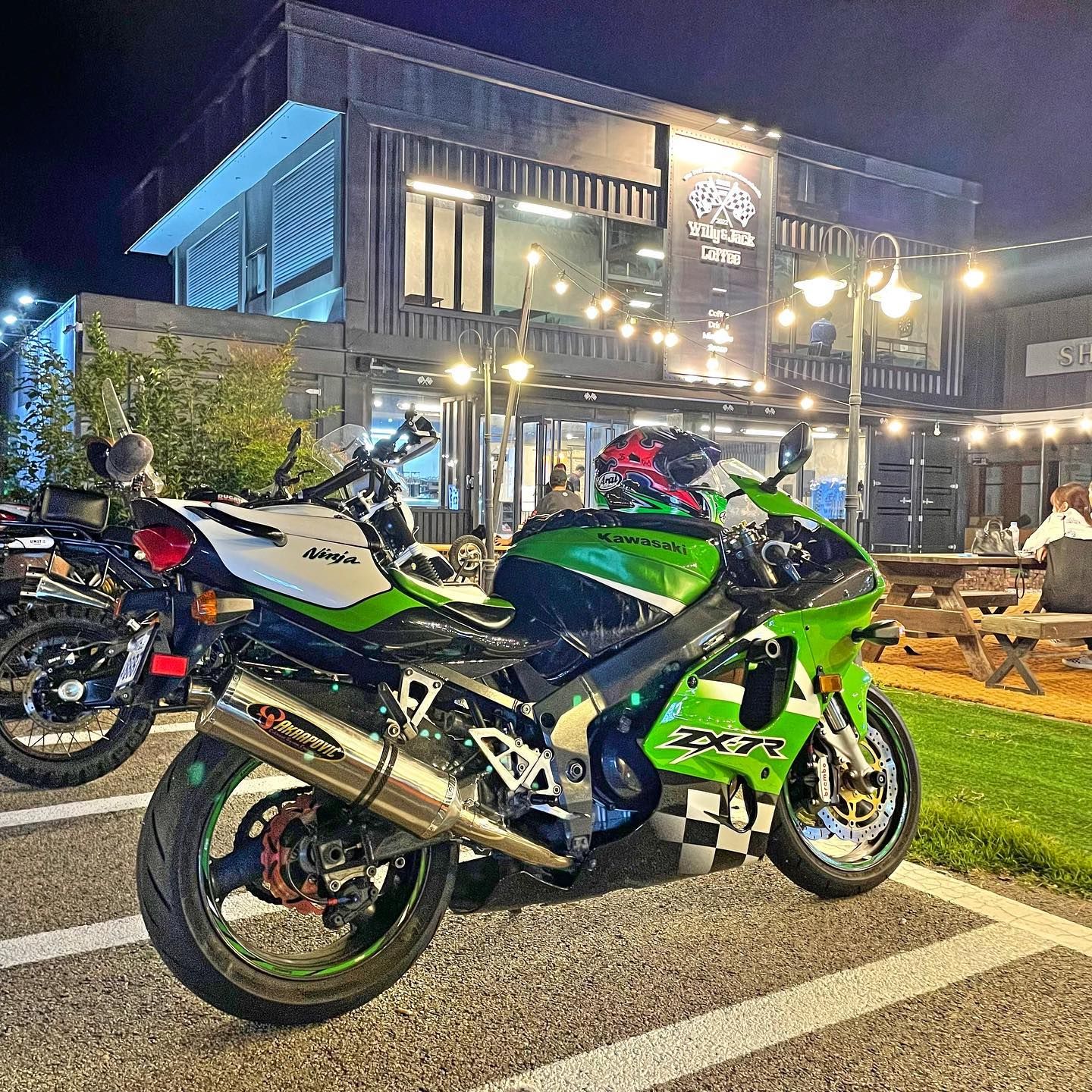 Kawasaki Ninja ZX-7R #Kawasaki