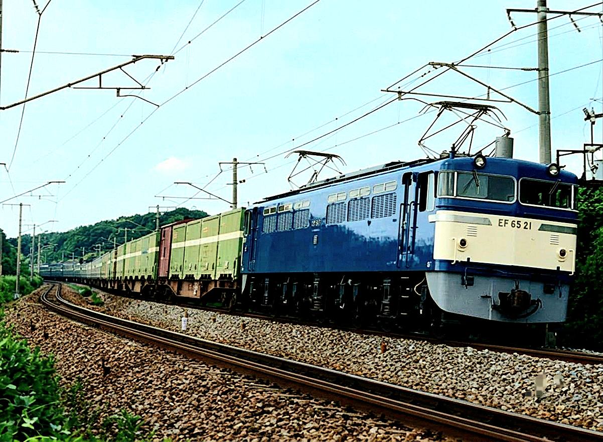 1992年8月16日早朝、東北本線 大宮駅に進入する14系夜行急行『八甲田