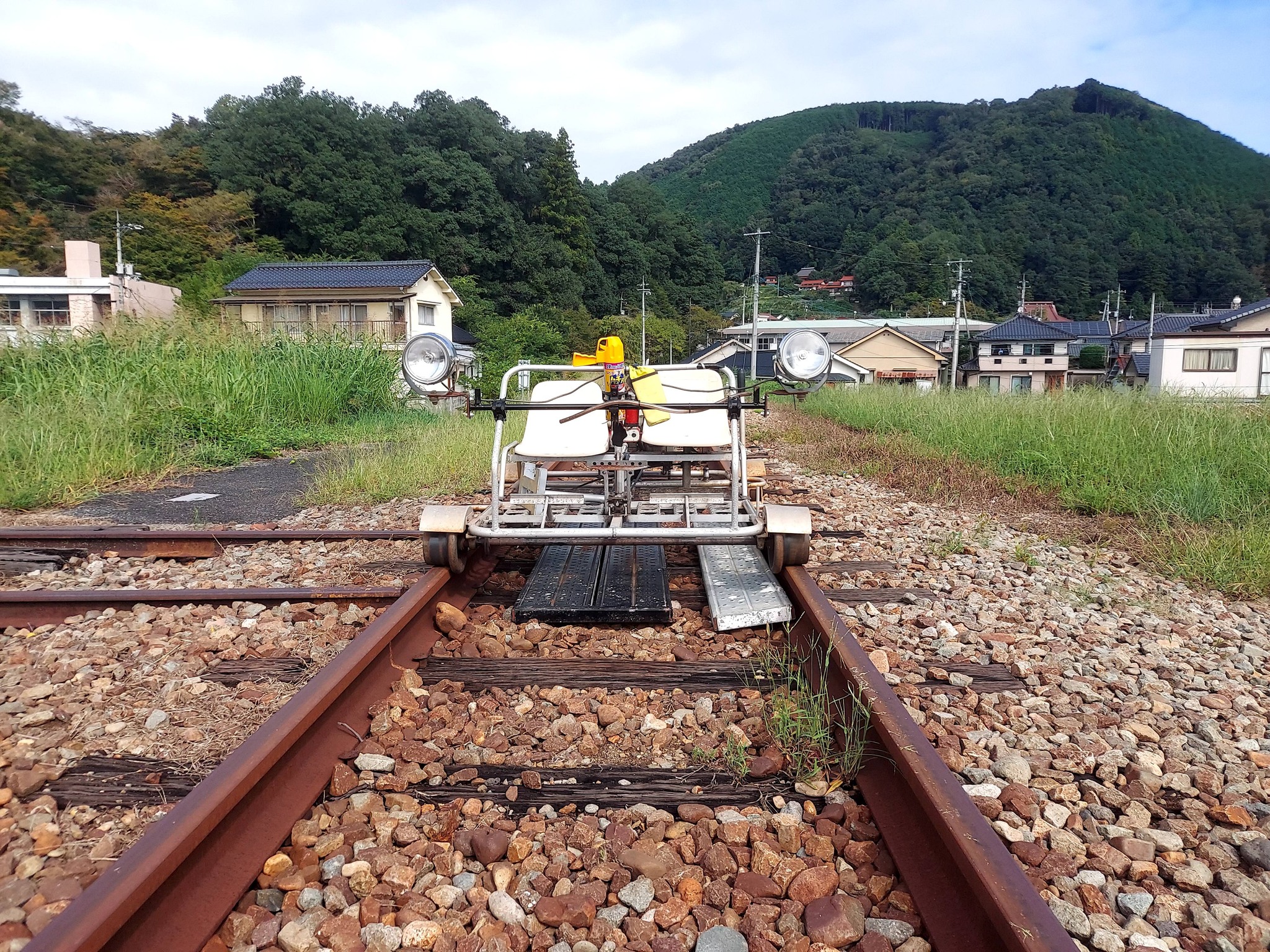 今日は三次市内の、2018年に廃線になった旧JR三江線尾関山駅の『レール