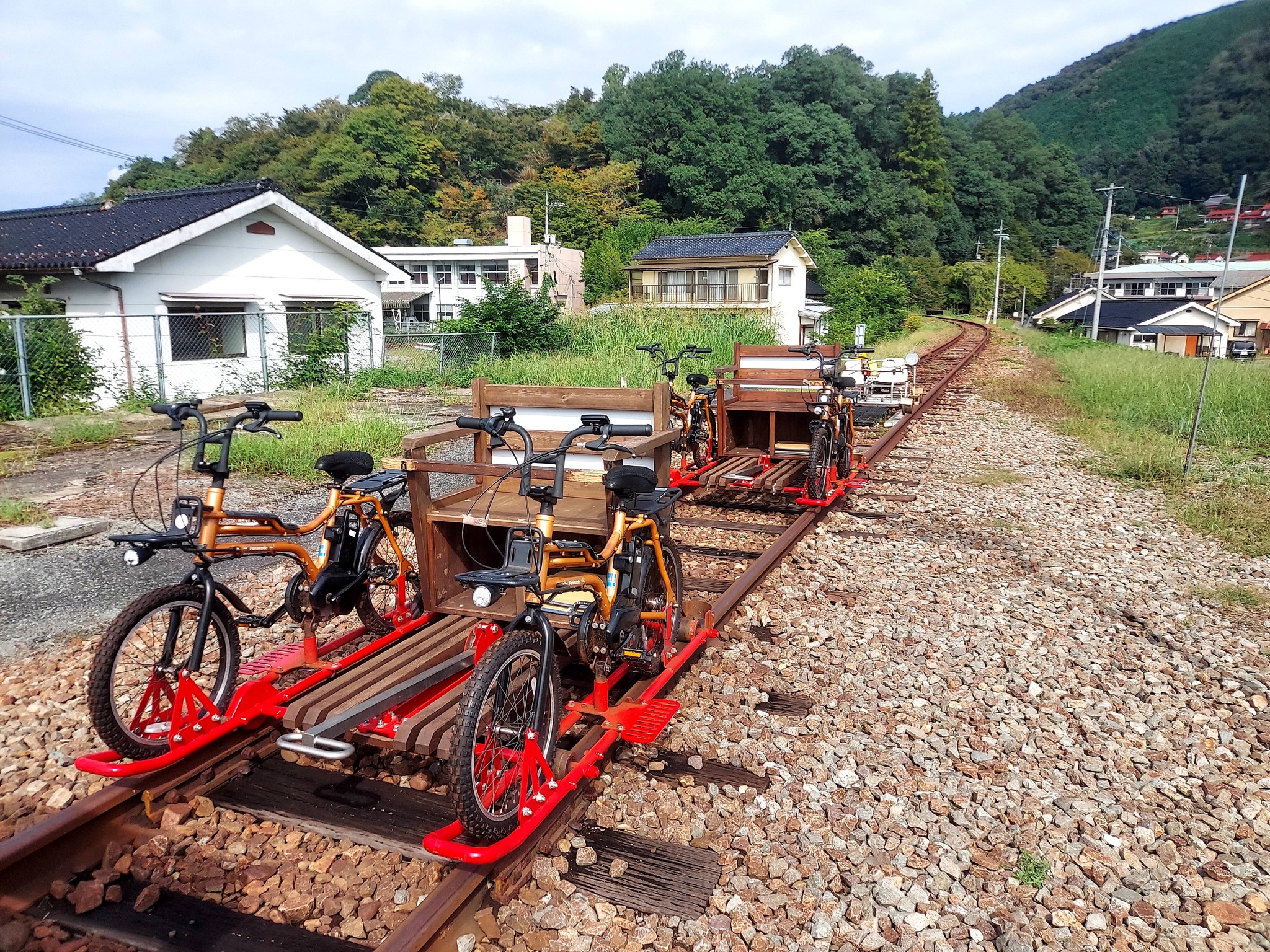 今日は三次市内の、2018年に廃線になった旧JR三江線尾関山駅の『レール