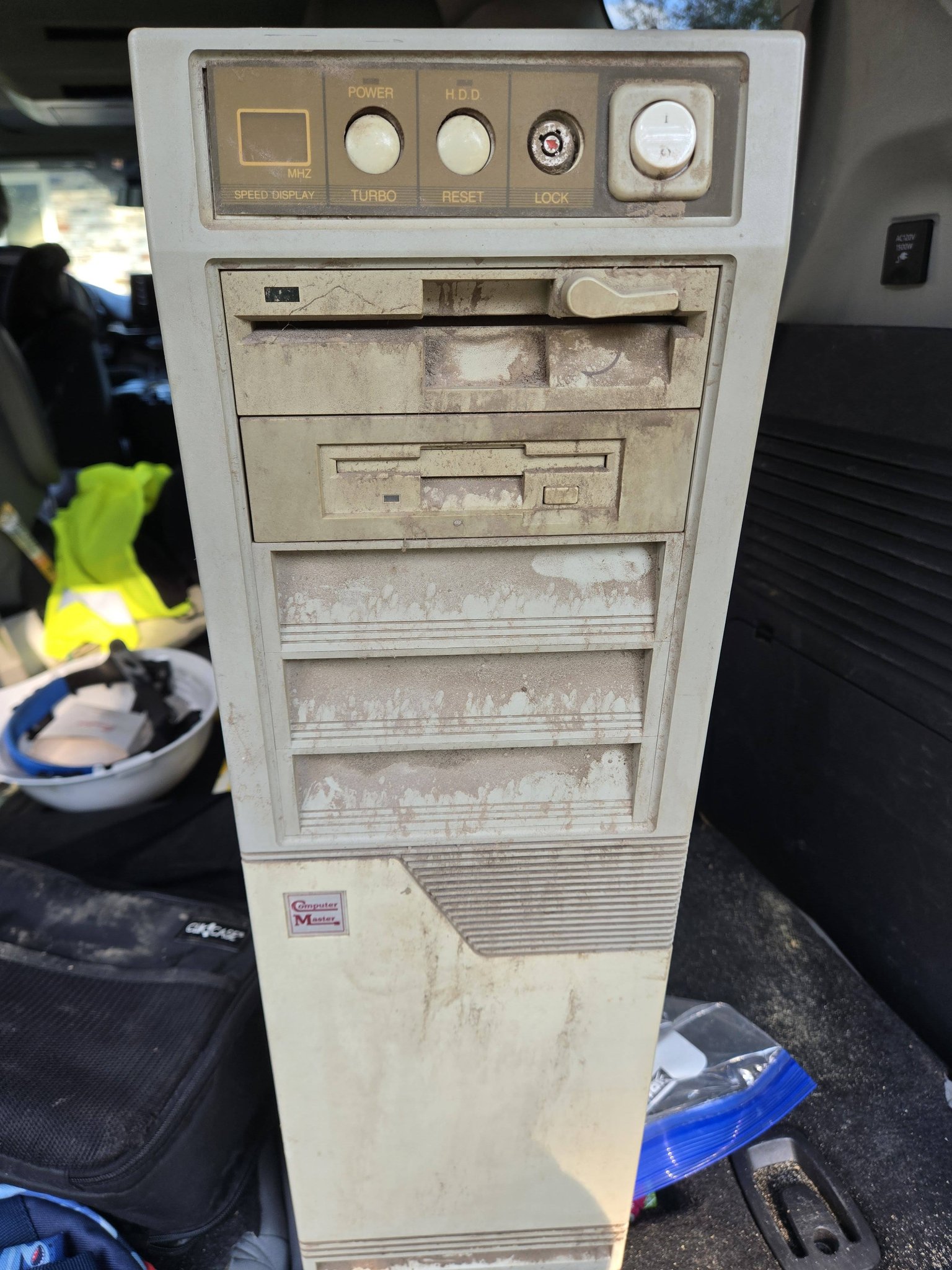 Restoring a vintage computer with patina for $3
