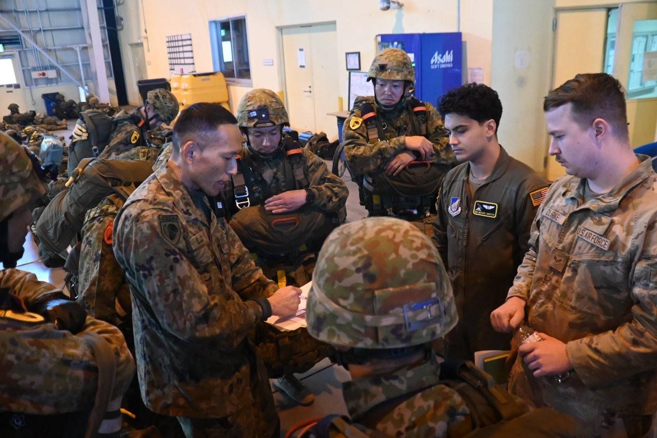 陸上自衛隊 第1空挺団 1st - 陸上自衛隊 第1空挺団 1st Airborne