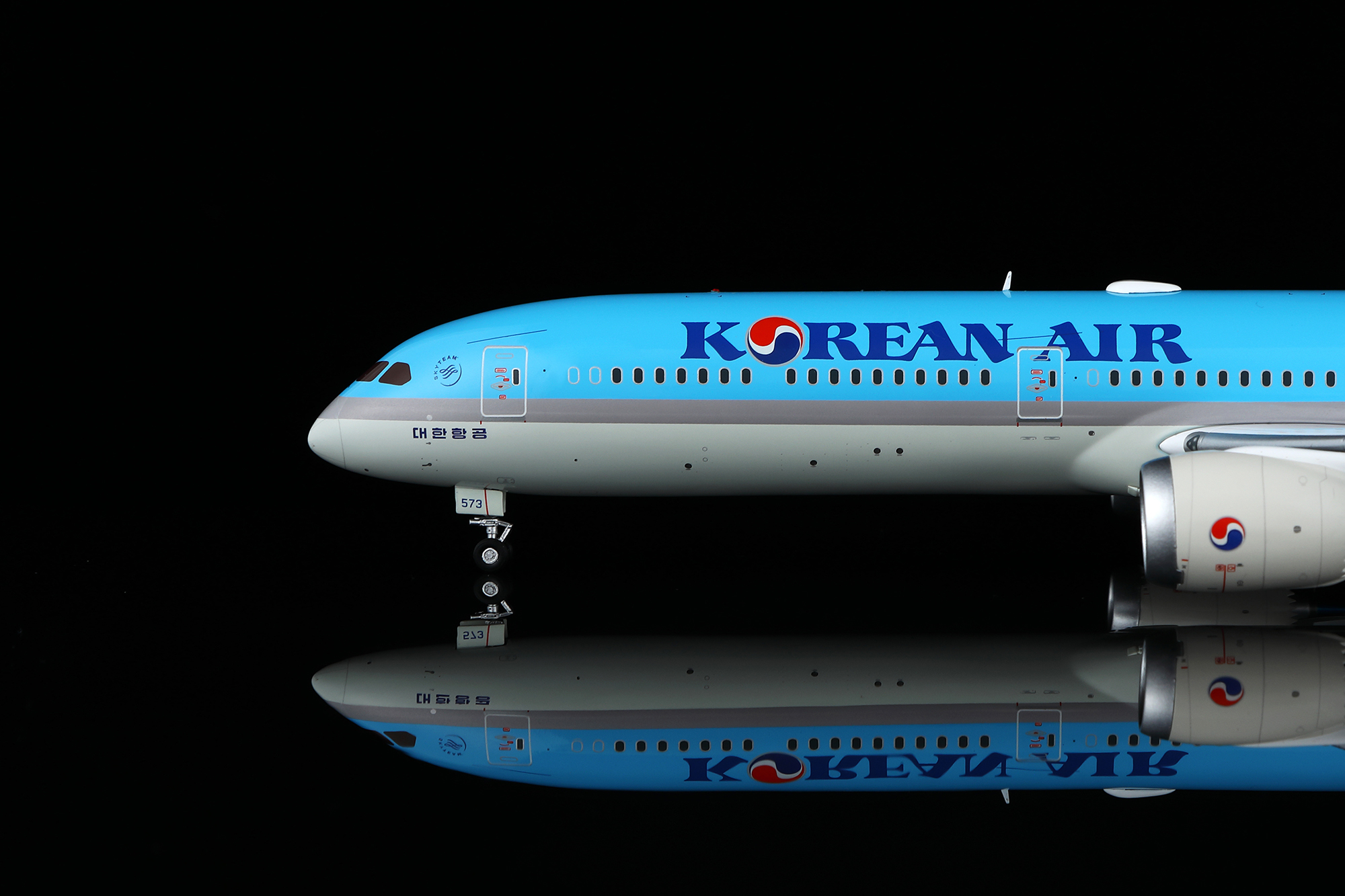 ✈️ 新品发布｜日本航空B787-8 JA823J 彩绘机– 1:200 合金模型New