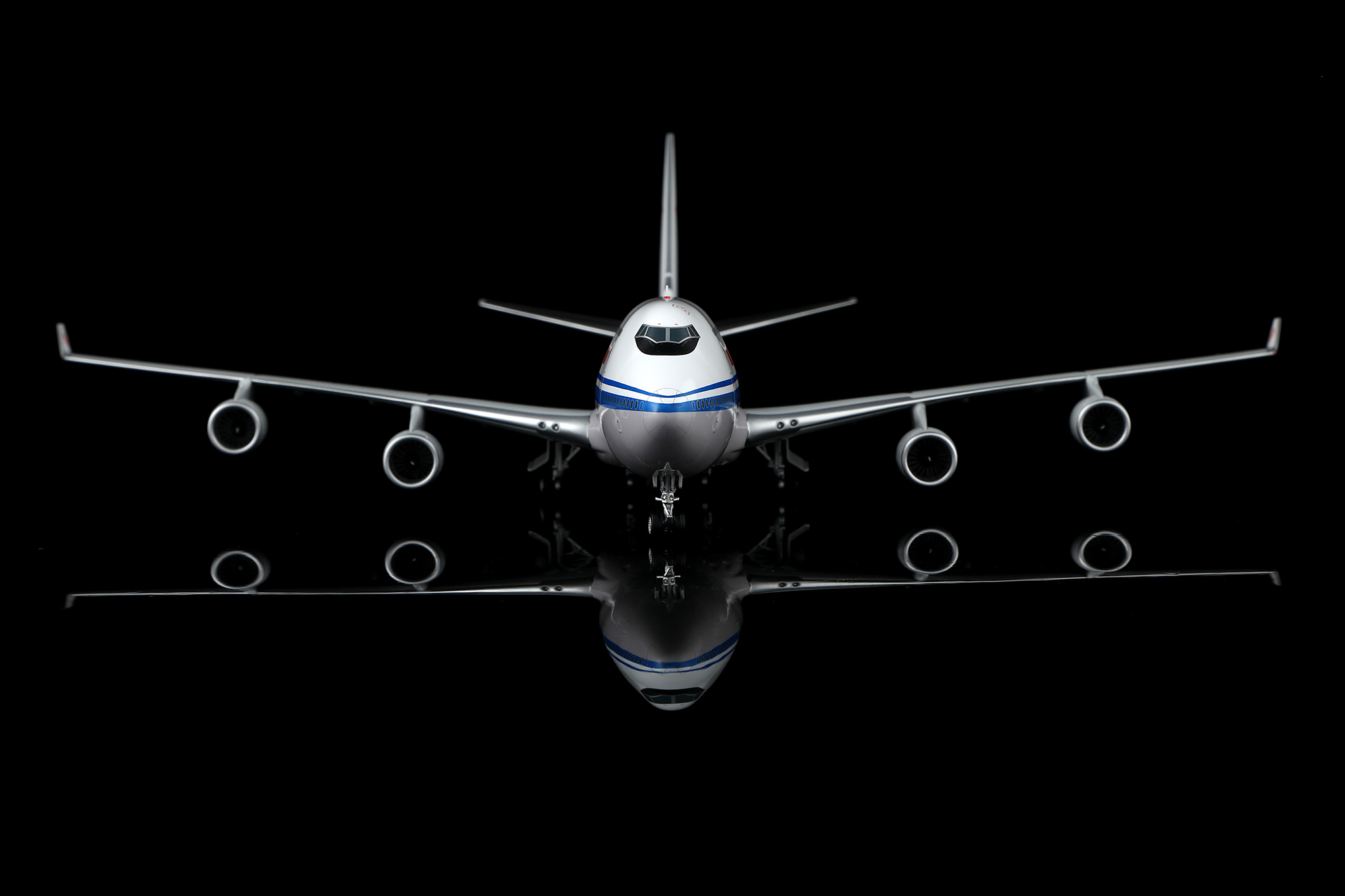 ✈️ 新品发布｜日本航空B787-8 JA823J 彩绘机– 1:200 合金模型New