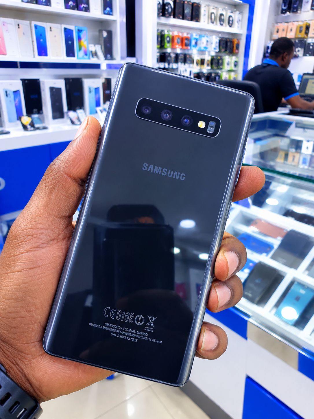 Samsung S10+ Clean as New no Finger Ram8 storage 128 njoo na 210k