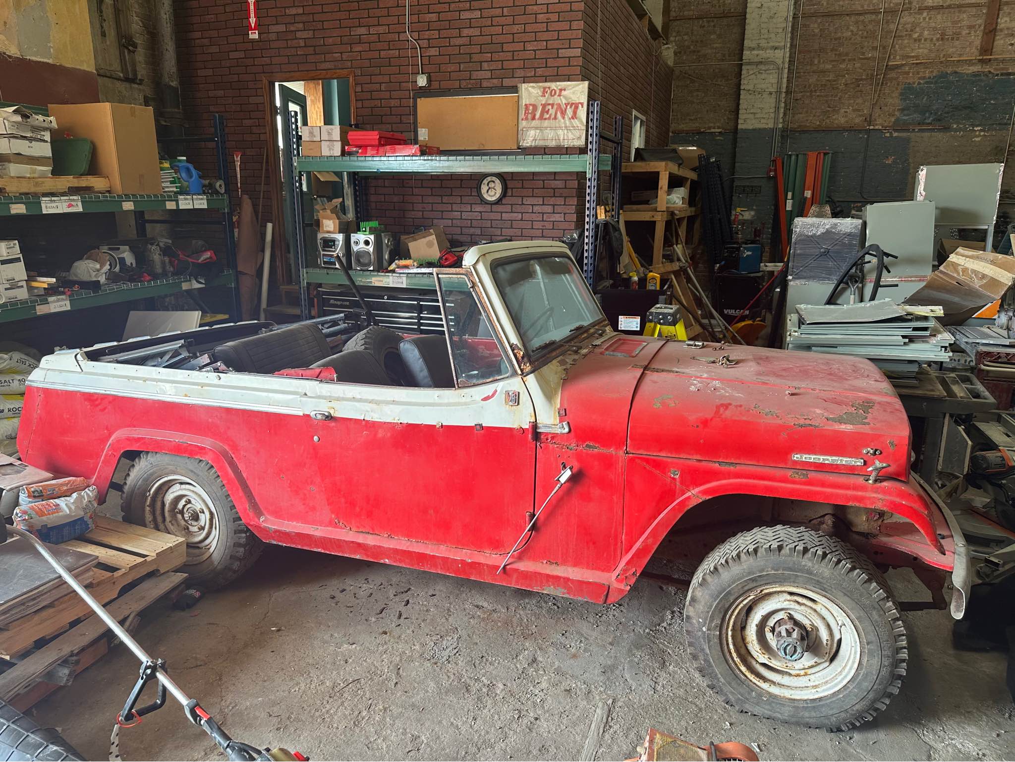 Greenlight 1/64 Jeepster Convertible 1967 - Ace Ventura 1995 Nero - Foto 4