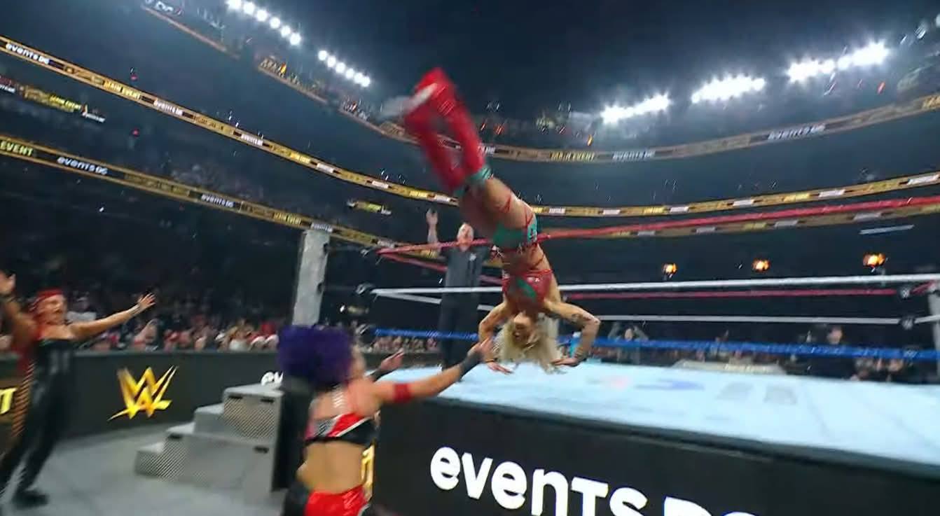 WWE Divas | Sol Ruca demostrando que le sobra TALENTO venció a Bayley ...