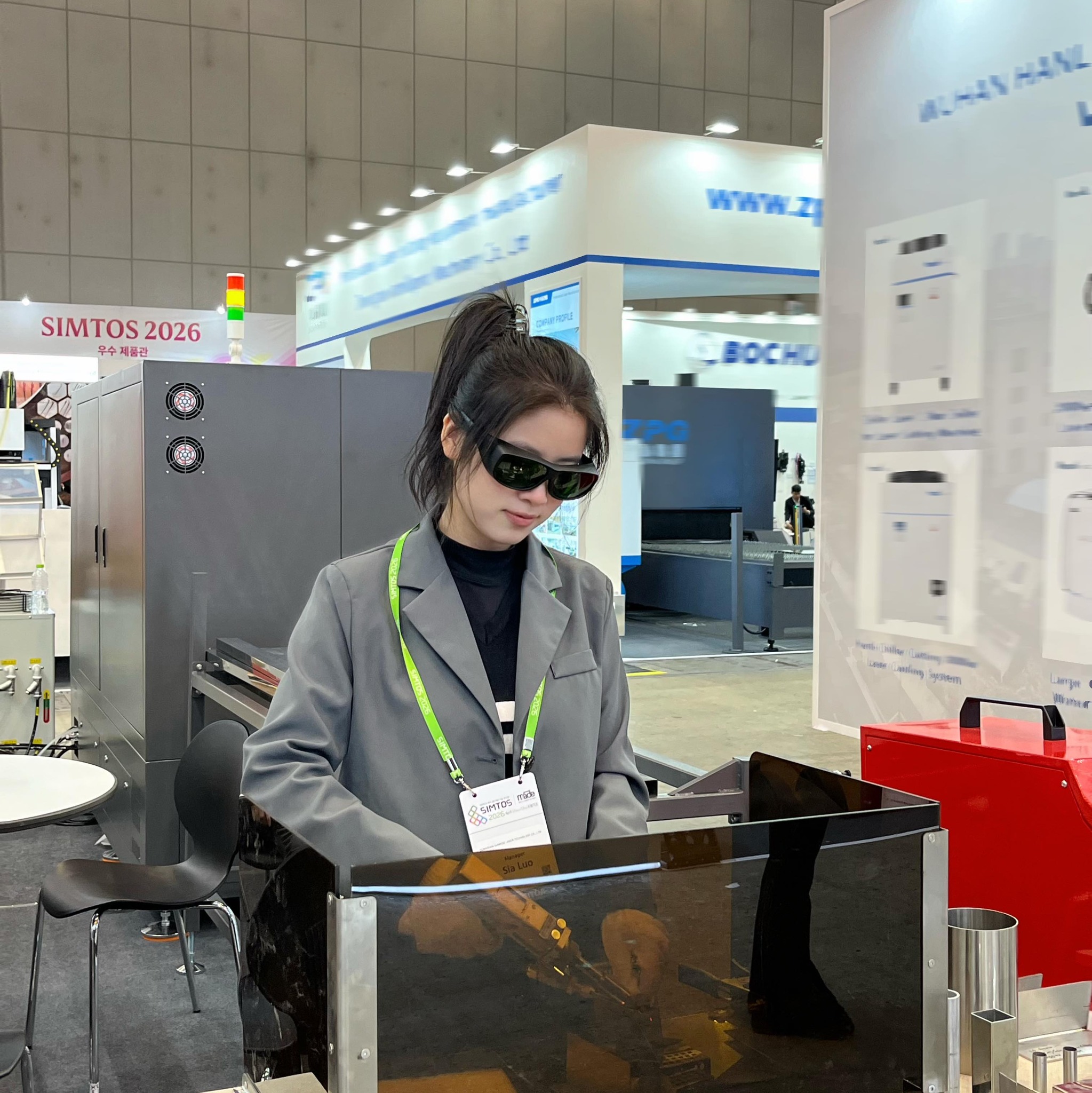 Sunrise Laser-Handheld laser welder with double wire feeding Look at ...