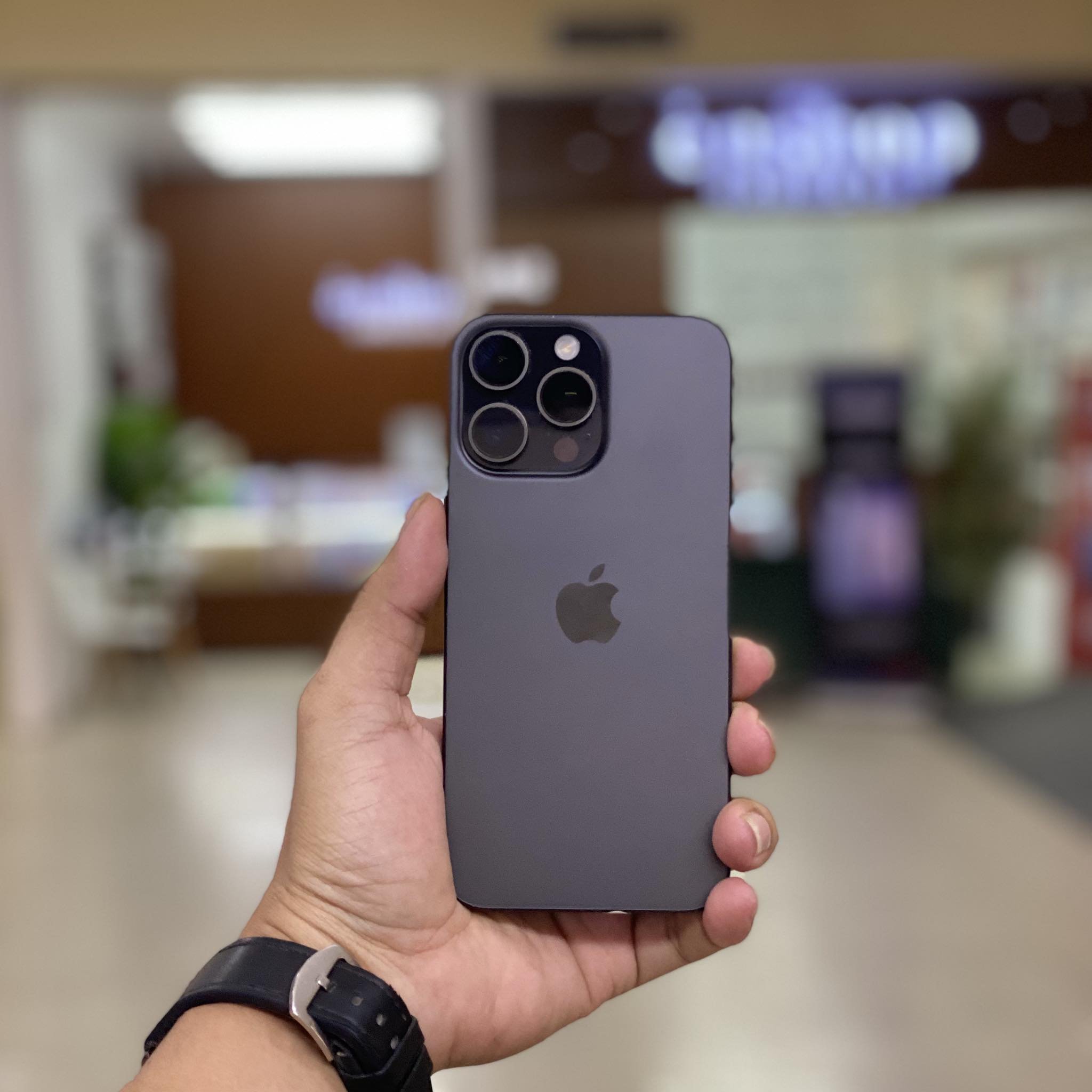 ? iPhone 15 Pro Max 256GB Black Titanium ? Experience premium 
