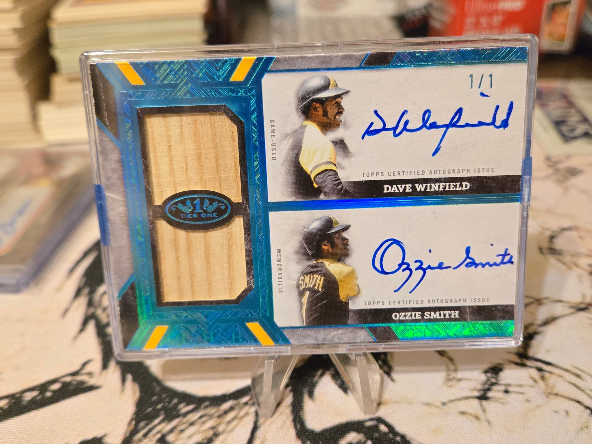 Which auto is more valuable, Winfield or Ozzie Smith?