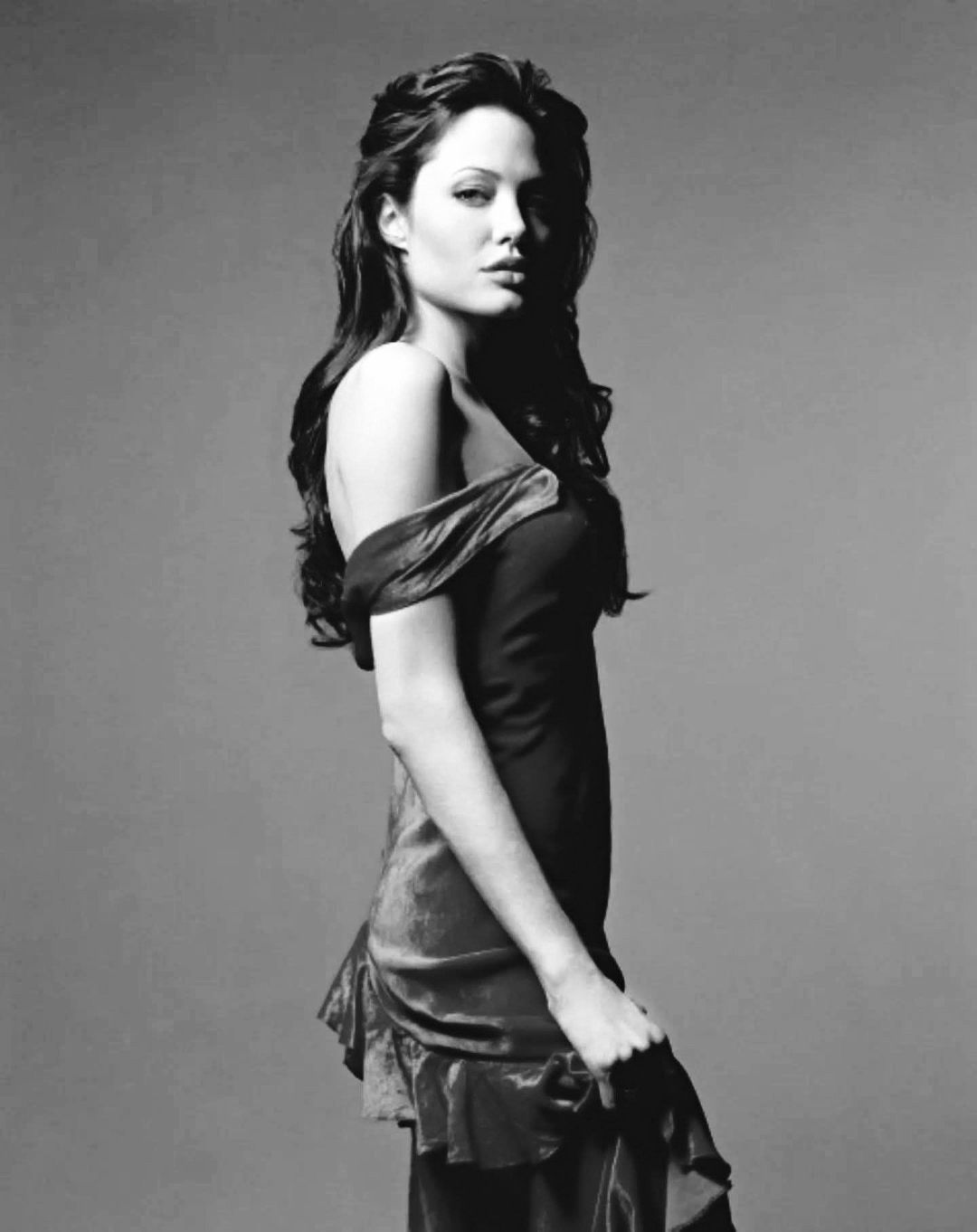 Angelina Jolie looking absolutely radiant and effortlessly chic in