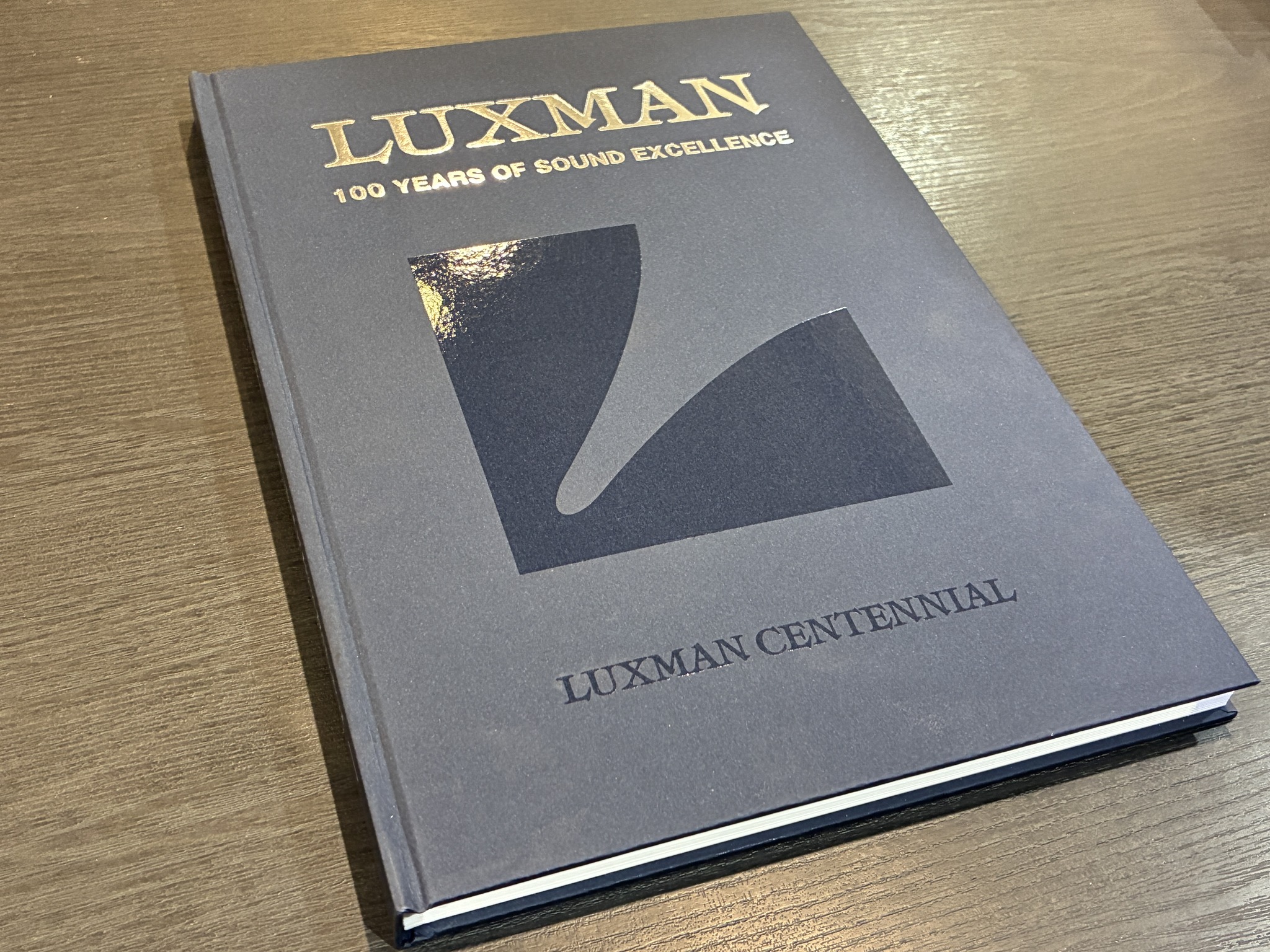 LUXMAN様より100周年を記念するメモリアルブックを頂きました～!! 昔
