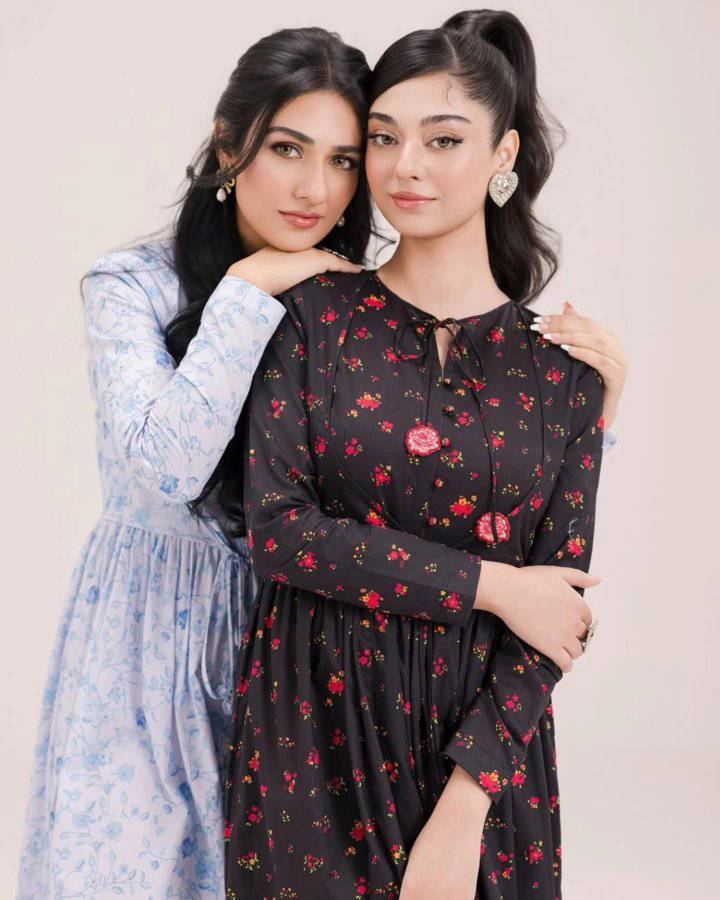 Sarah Khan s Latest Adorable Clicks with Daughter and Sister Sarah Khan is currently busy in her business venture Alyana Official Today, she also spent a day at her clothing brand Alyana