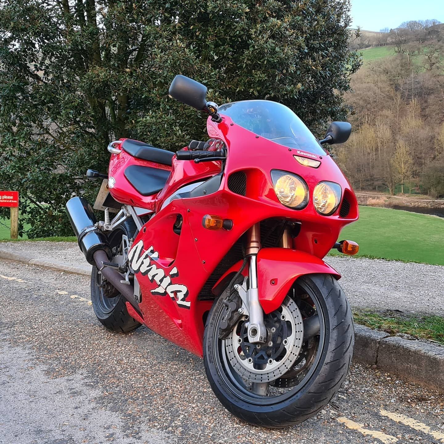 MAD0127 Tony - The 1991 Kawasaki ZX-7 750J is a classic sportbike that