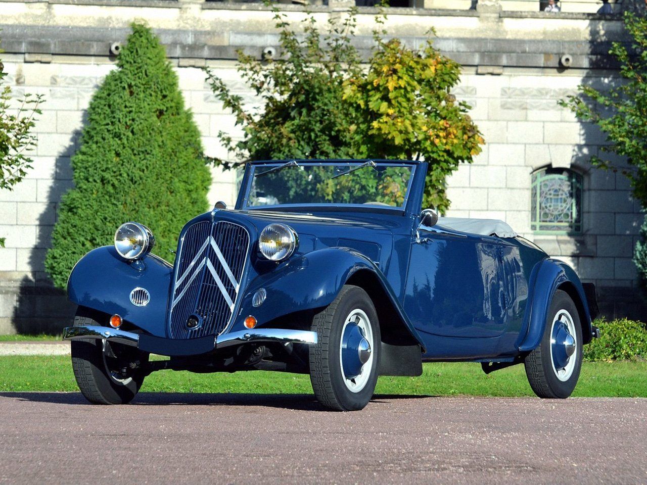 Modèle Réduit Citroën Traction Roadster 1939 - 1:43 Par Universal Hobbies - Neuf