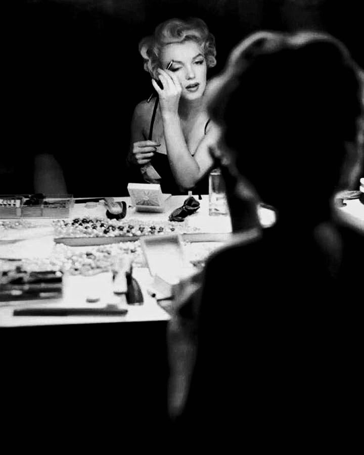 Marilyn Monroe's candid moment in 1954