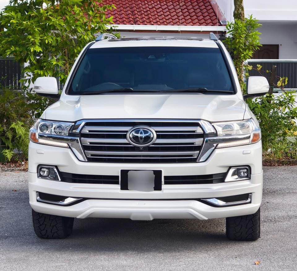 16/2019 Toyota Land Cruiser ZX 4.6 (A) Rm180,000‼️ Loan Bank