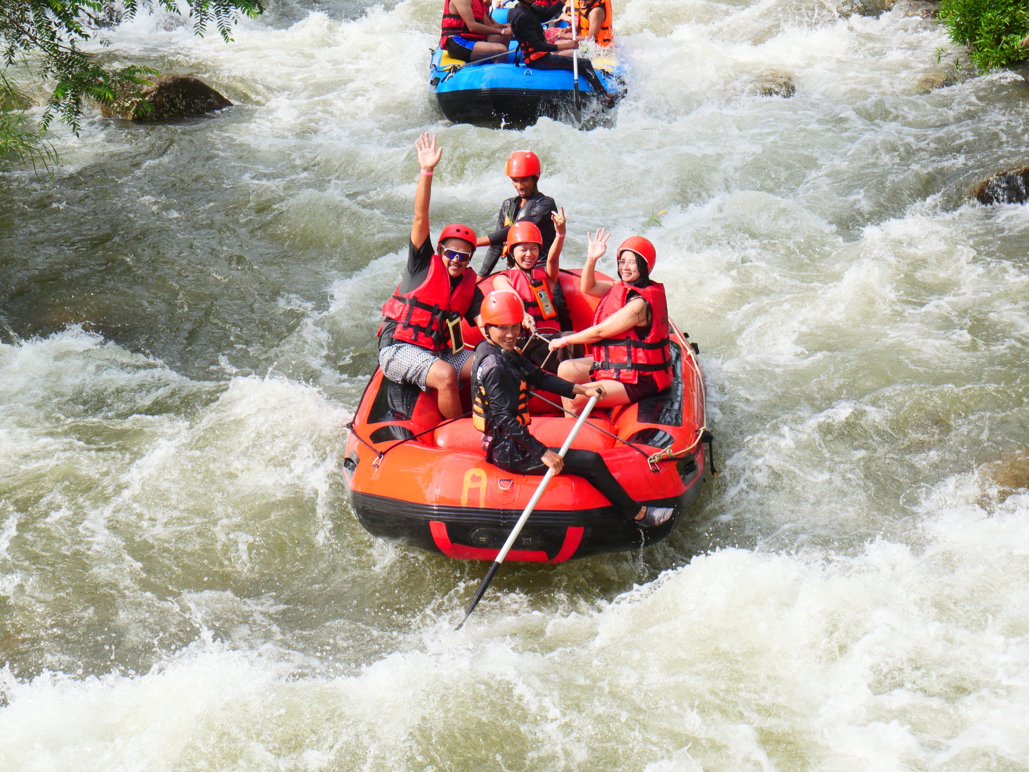 ล่อ... - ล่องแพไม้ไผ่วังเคียงคู่ Komol's Corner Bamboo Rafting