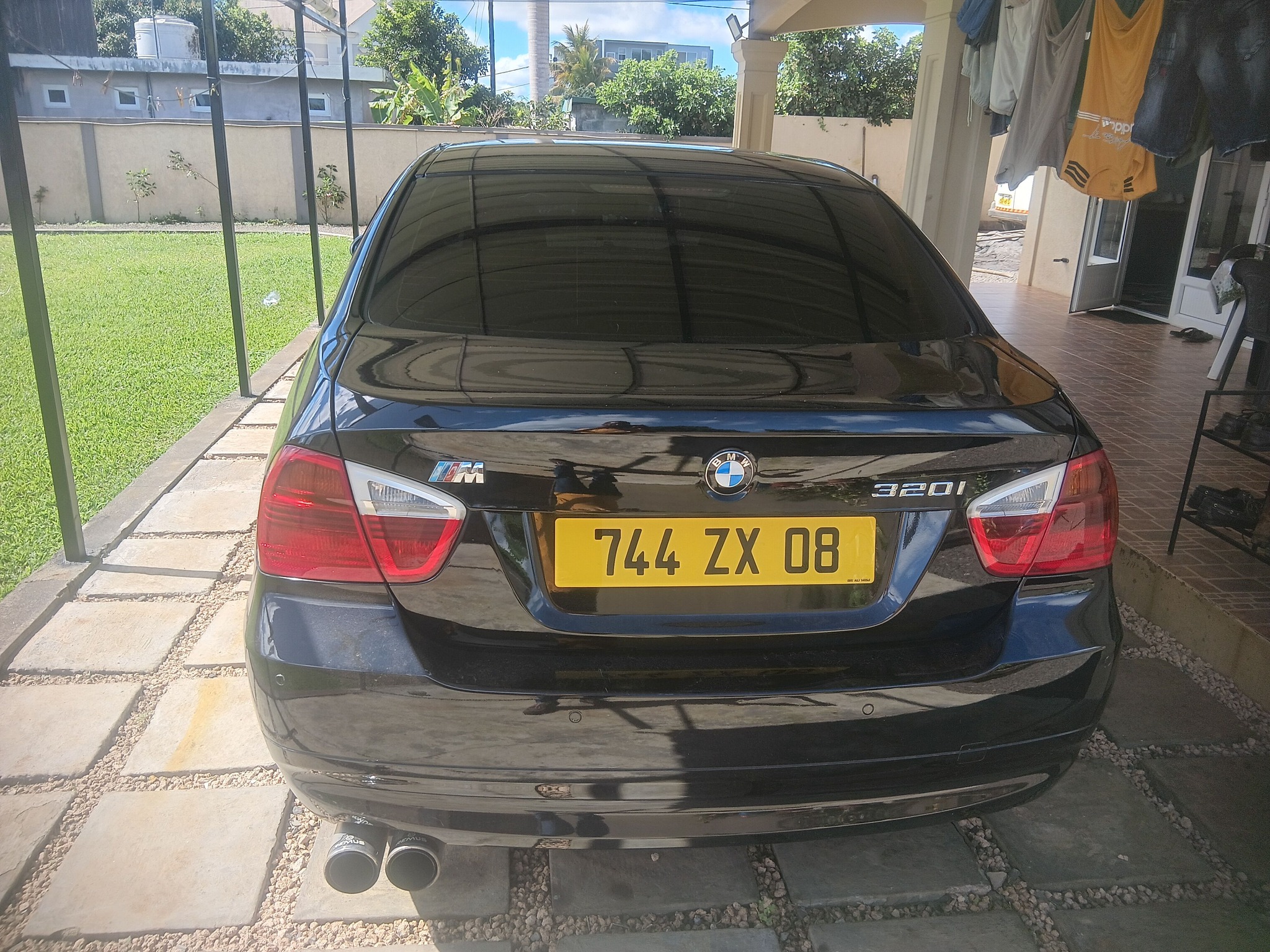 320i avendre recond 08 All good..take n drive manuel 6 vitesse