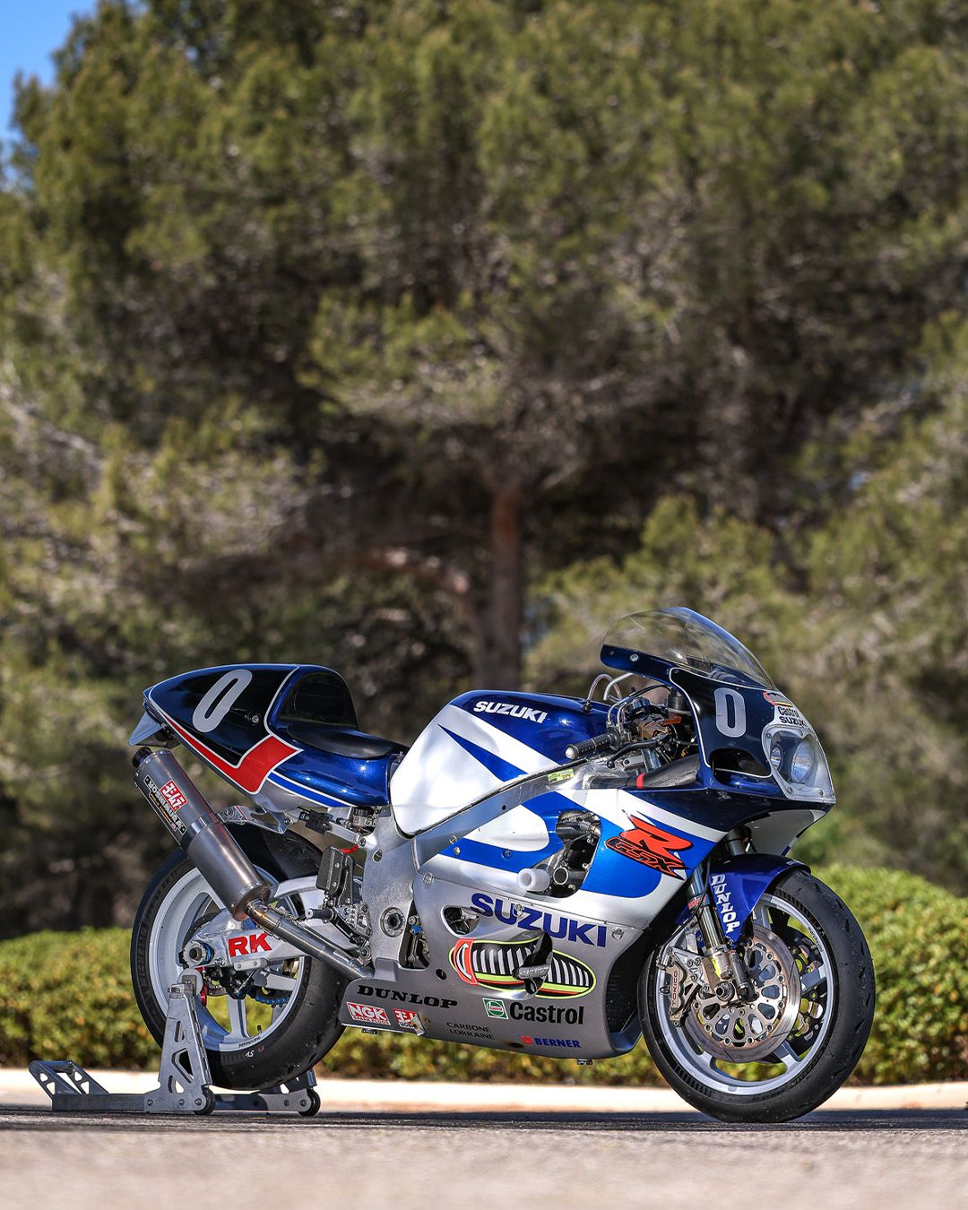 Tony - The Kawasaki ZXR750 is a legendary 90s superbike