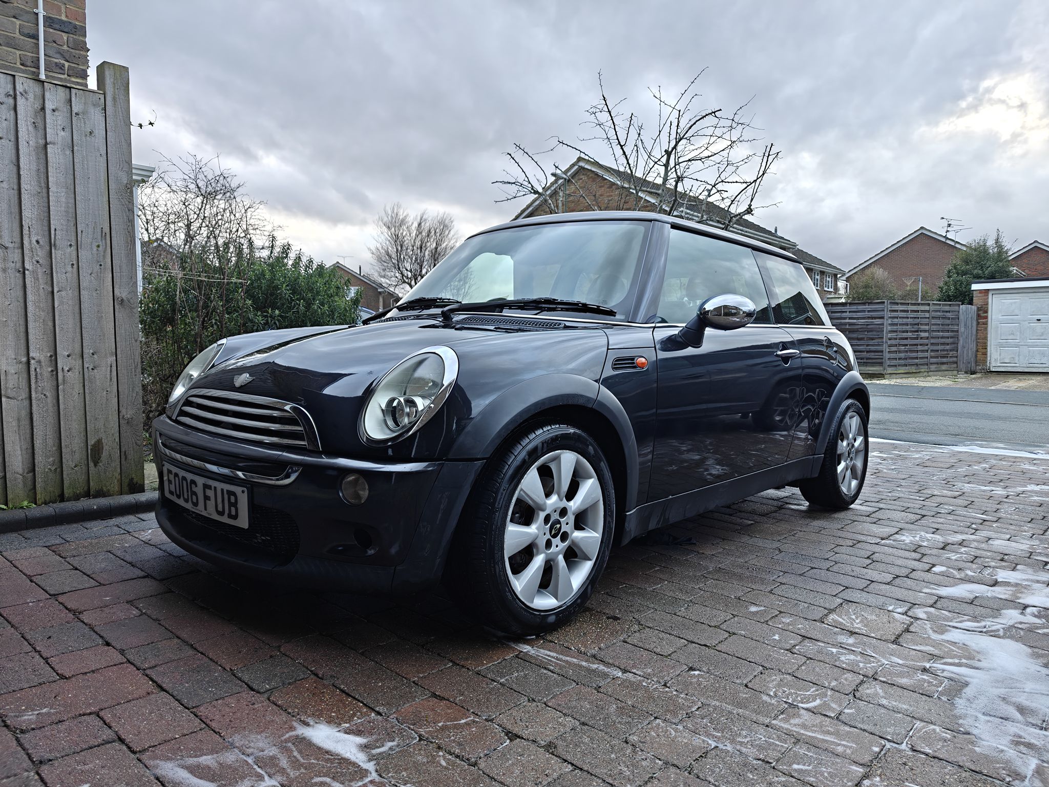 Selling 2006 Mini Cooper S car cover and service manual