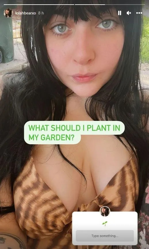 American Pickers Danielle Colby Daughter LOOKING HER BREAST American