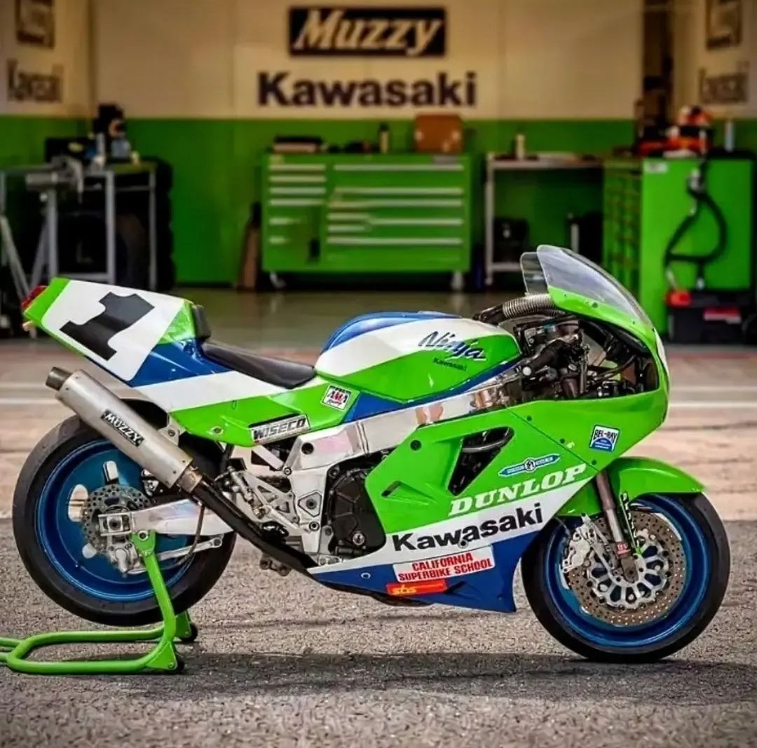 Tony - Kawasaki ZXR 750 j2 1992 the legend 💚💚💚 #kawasaki