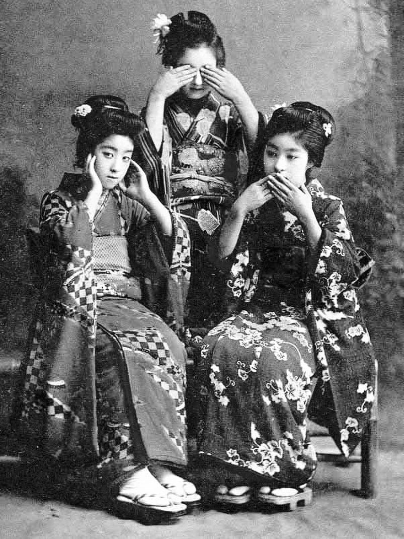 An early Shōwa period photo of three maiko (apprentice geisha
