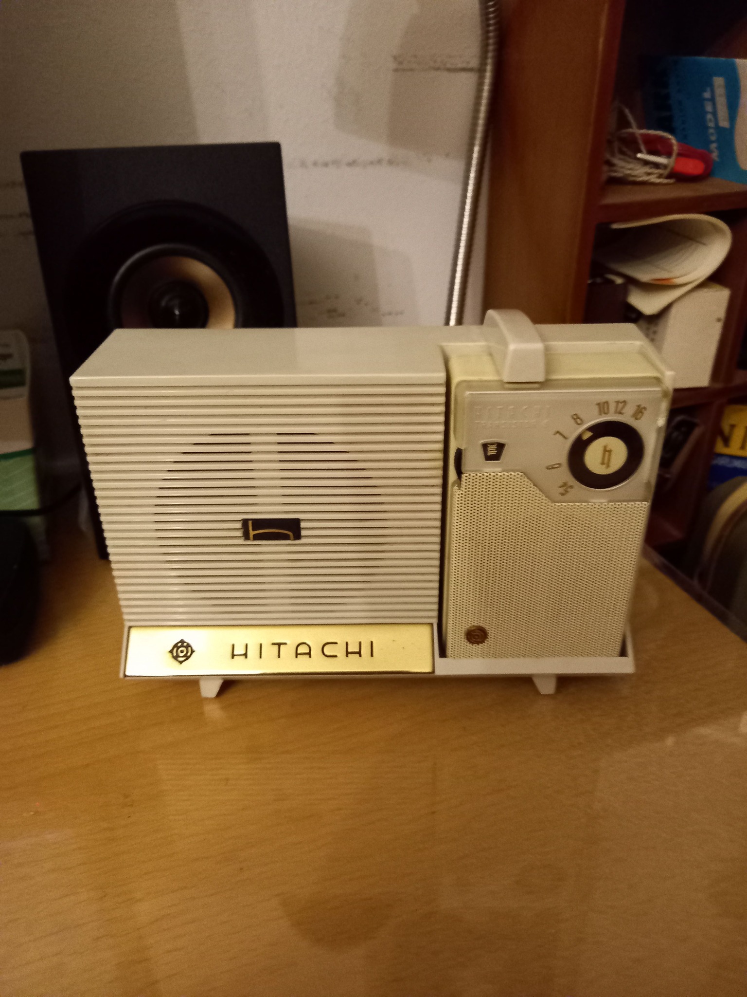Hitachi Transistor 8 Radio, model TH-848 60s Vintage #hitachi