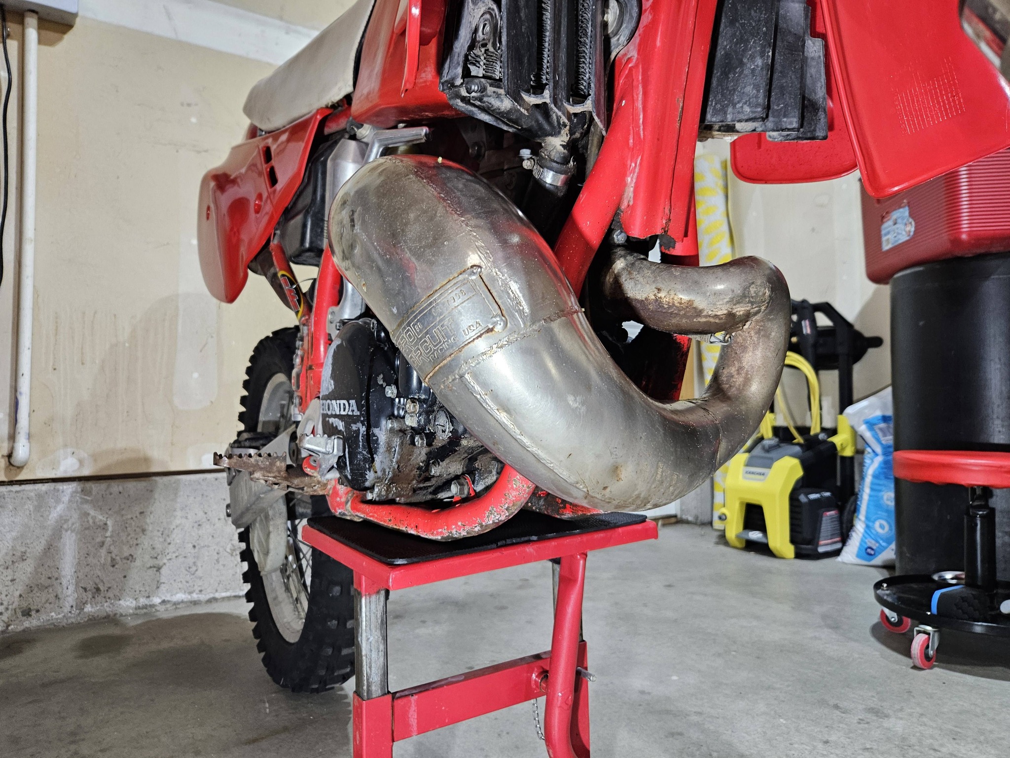 Can Pro Circuit works pipe fit Honda CR 250 97-98?