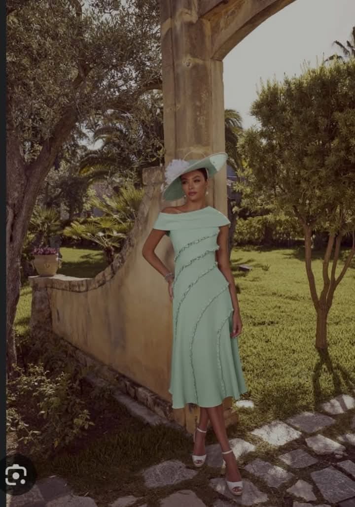 what colour shoes to wear with mint green dress Hi ladies I am wearing a pastel veni for my daughters wedding in Spain. I can't decide accessories Is any body selling any match mint or ZSource_BenFurniture