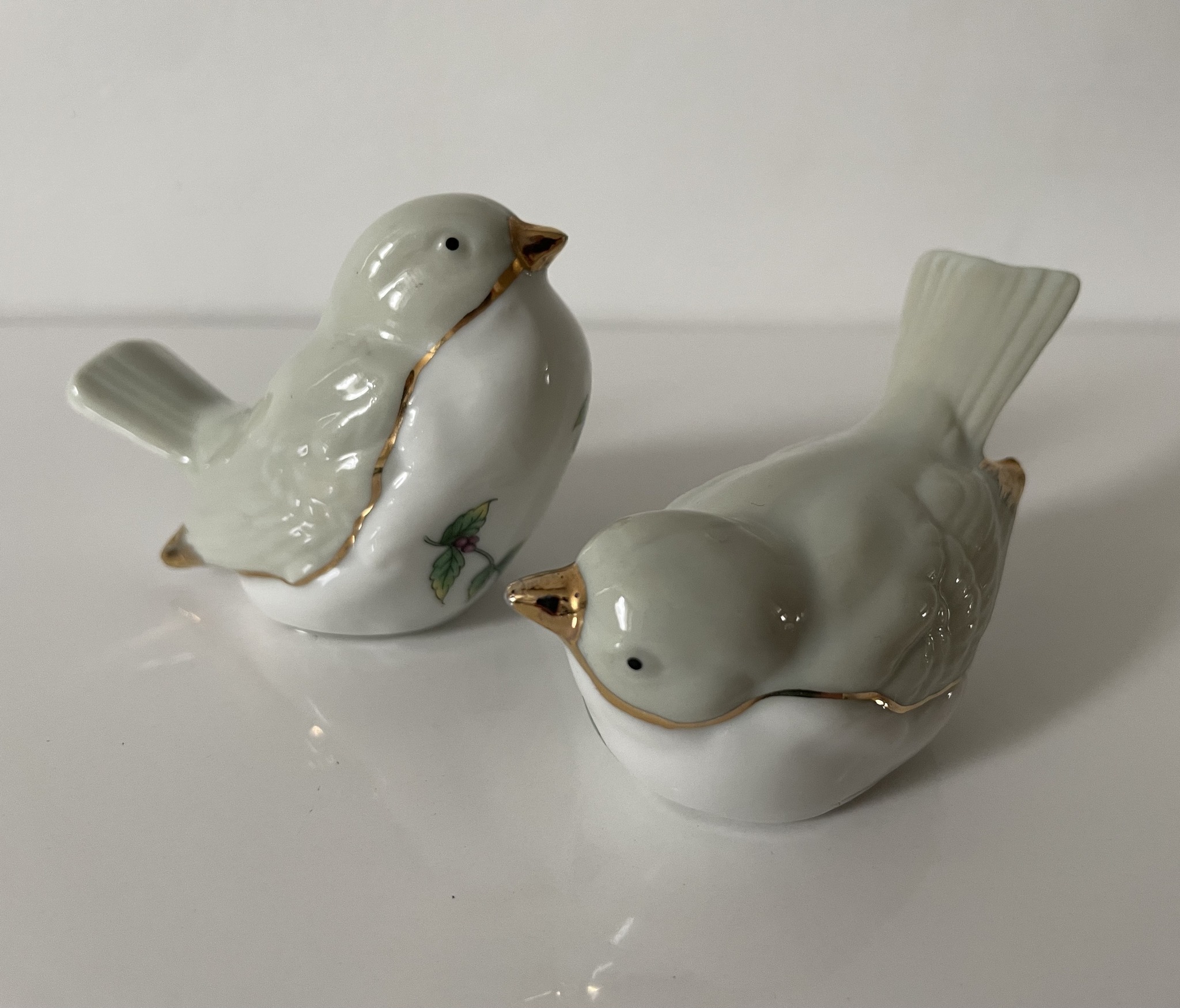 Identifying vintage porcelain birds with pt or jt stickers