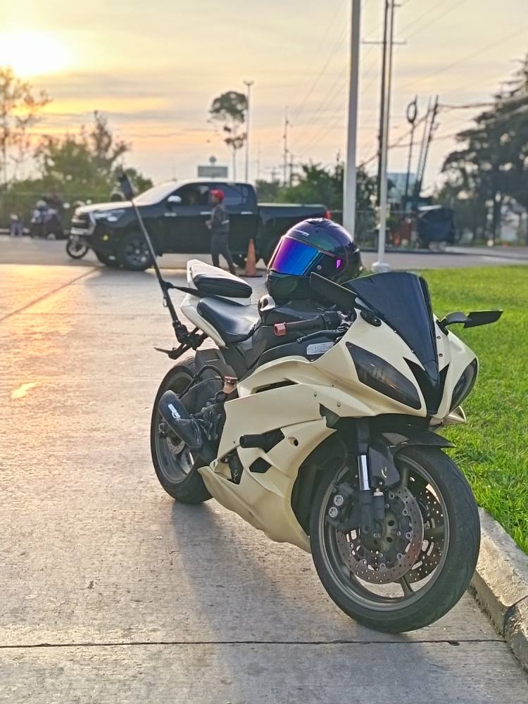 Vendo yamaha r6 modelo 2007 a toda prueba o cambio por pick up