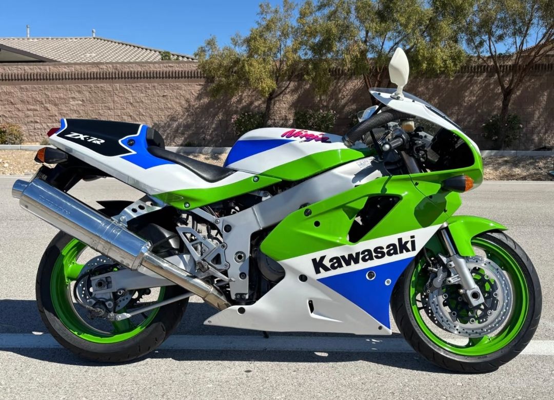 Kawasaki Ninja ZX-7R: A Legendary 90s Superbike Icon