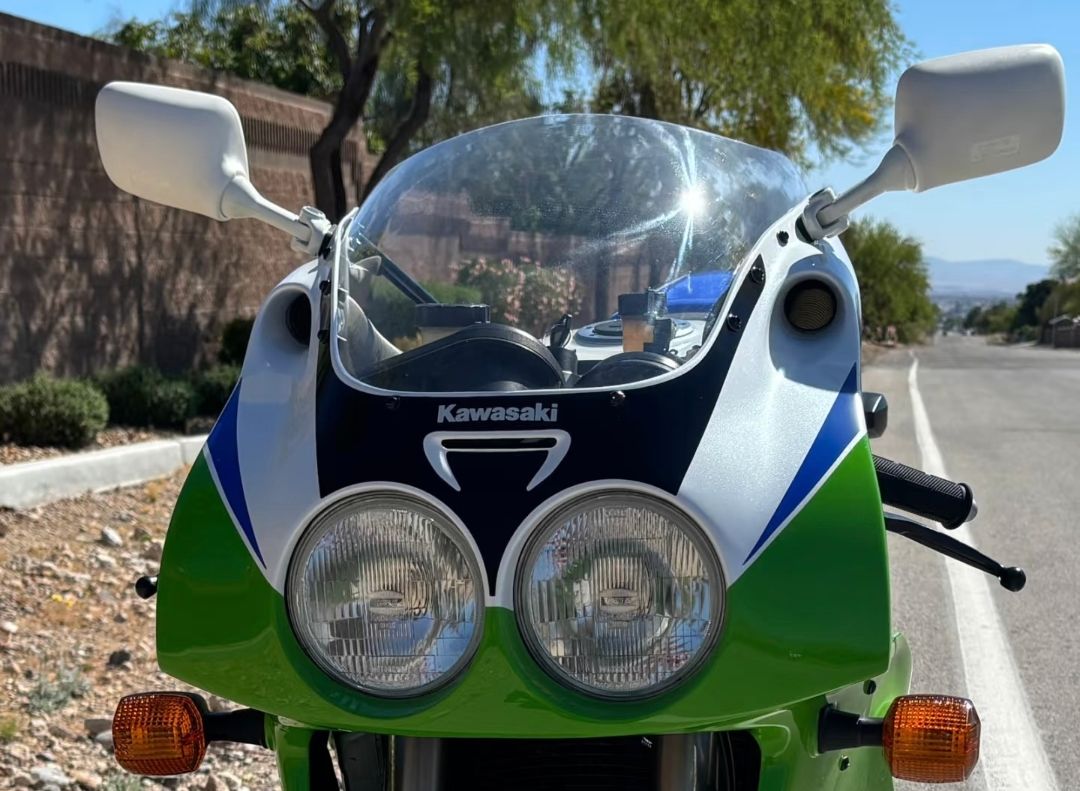 。。。。。様②③ The Kawasaki Ninja ZX-7R: A Legendary Old-School Superbike