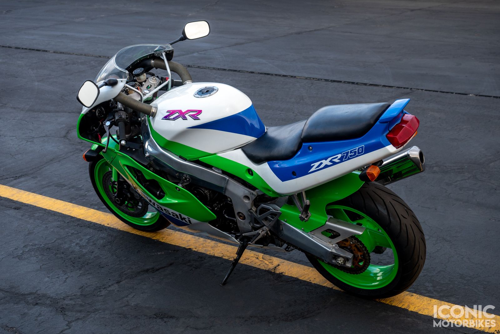 1991 Kawasaki ZX750J superbike design and features