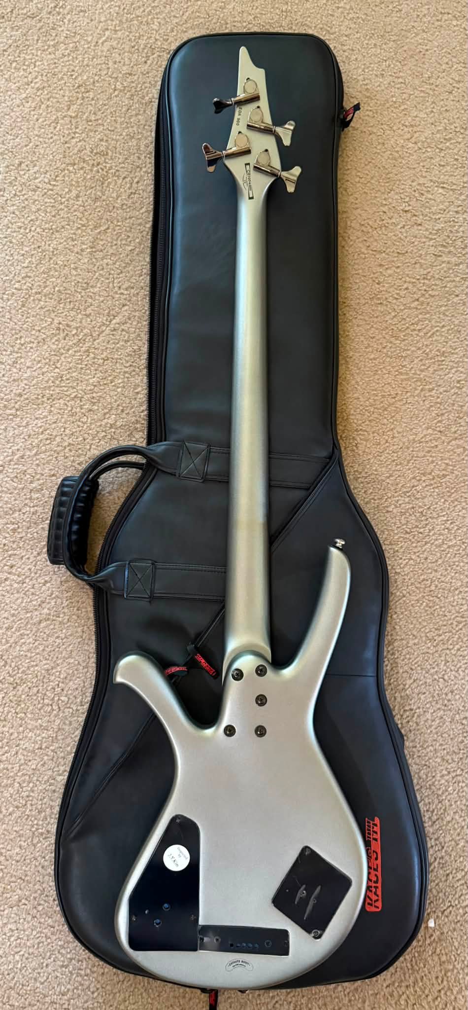 Ibanez EDA 900 bass guitar features and review