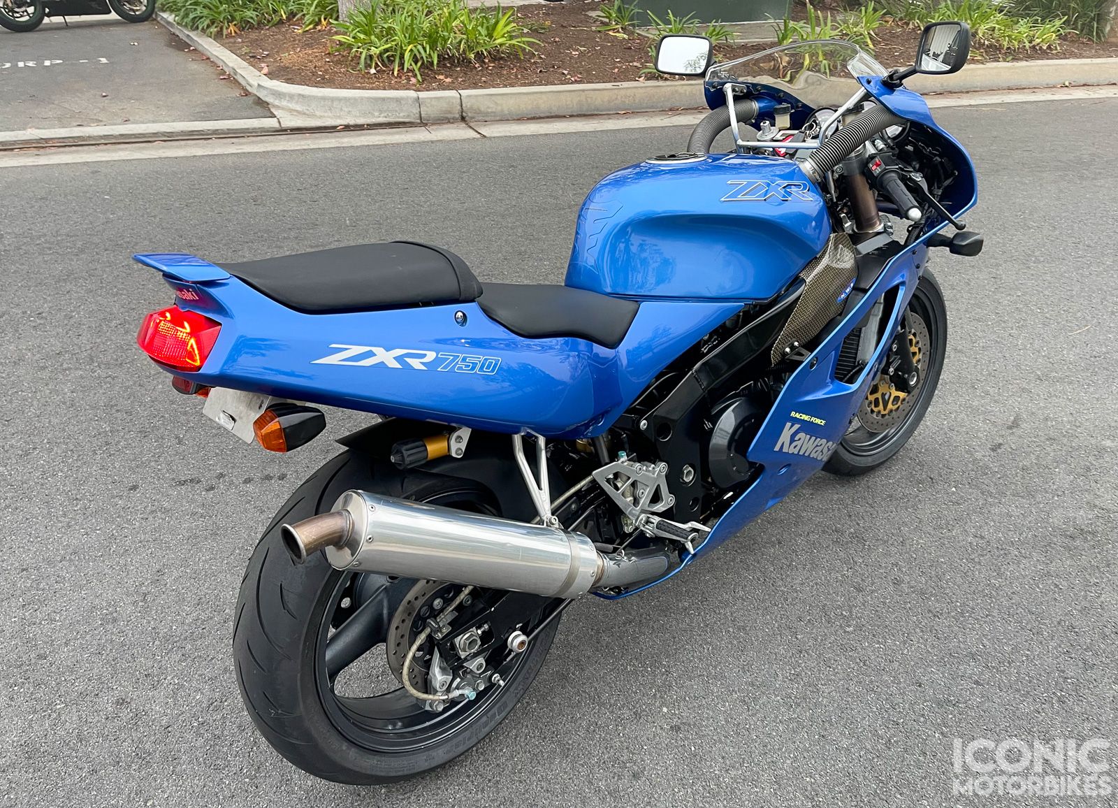 1991 Kawasaki ZXR750 motorcycle review and features