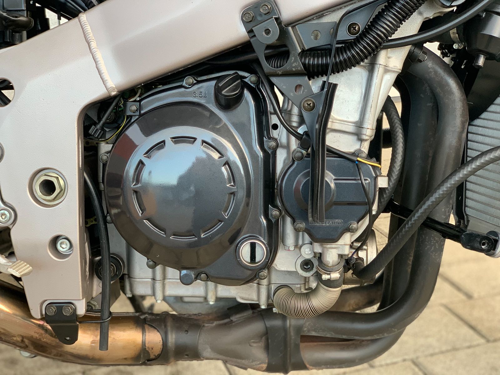 1991 Kawasaki ZXR750R (ZX750-K1) features and specifications